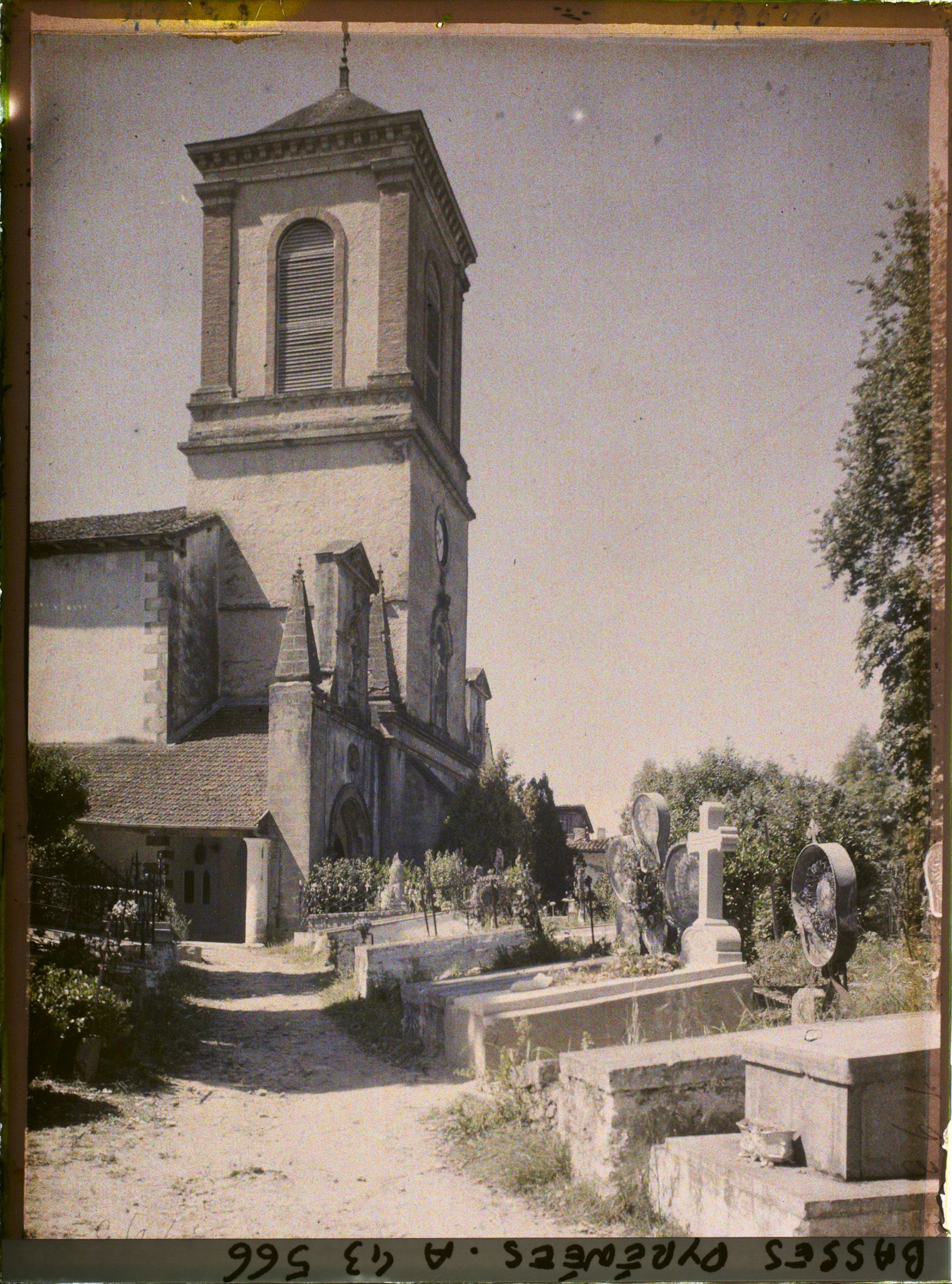 Image représentant France, La Bastide - Clairence, L'Eglise et le Cimetière