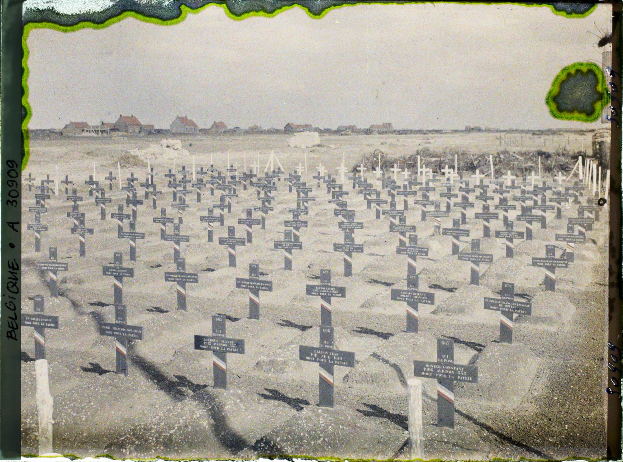 Image représentant Belgique, Nieuport, Un Coin du Cimetière de Nieuport - Bains