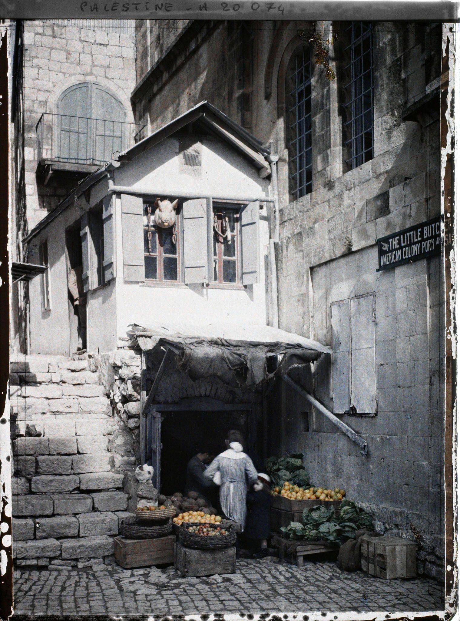 Image représentant Une boucherie et un maraîcher dans le quartier de la colonie américaine