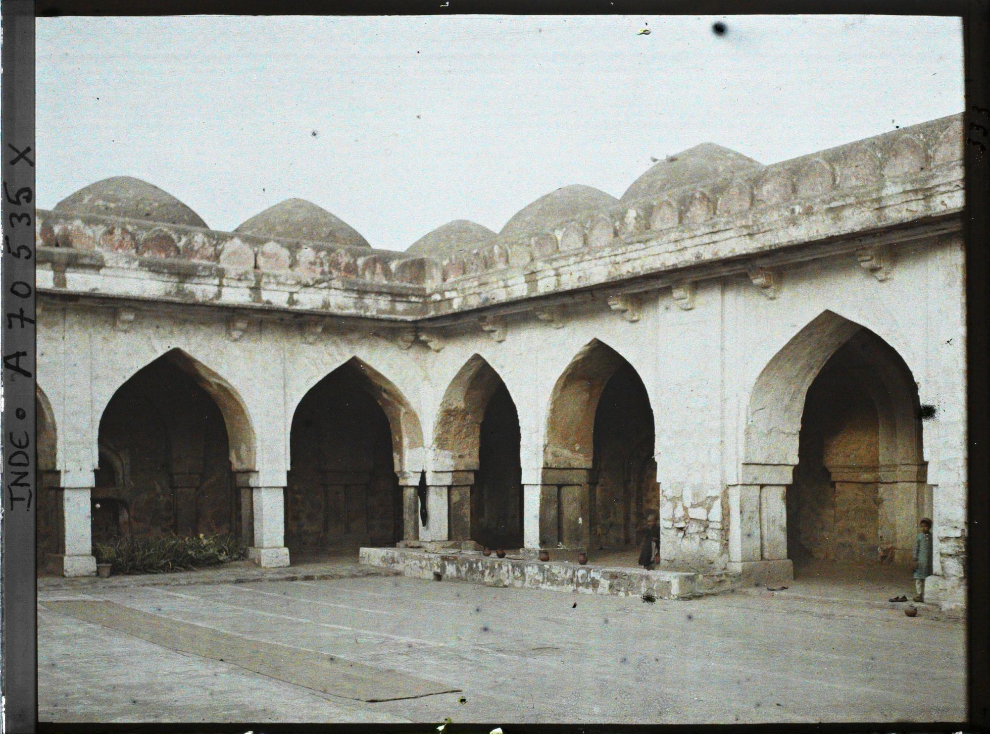 Image représentant Intérieur de la mosquée Noire (Kalan ou Kali Masjid)