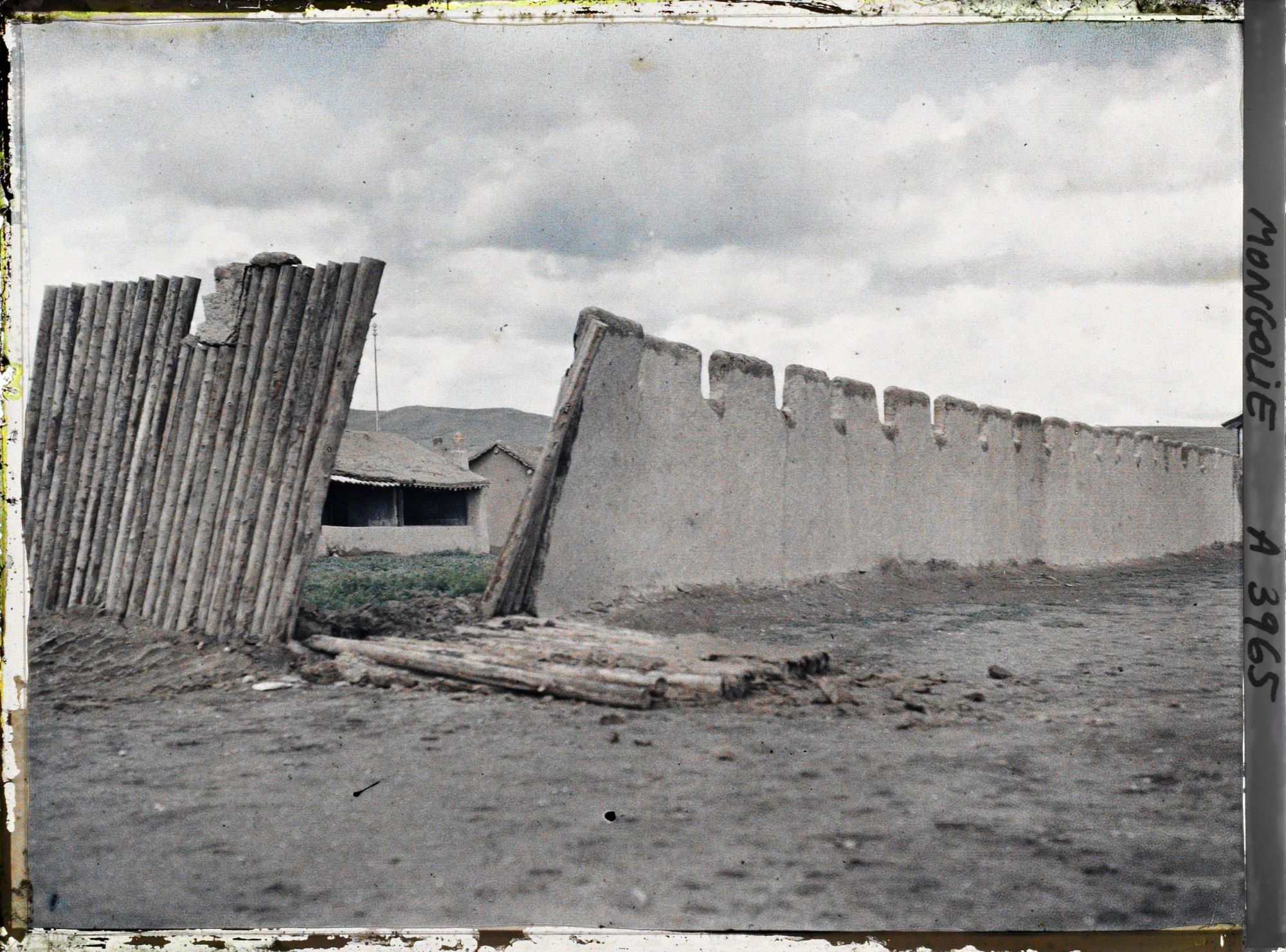Image représentant Le fort abandonné de la garde mandchoue