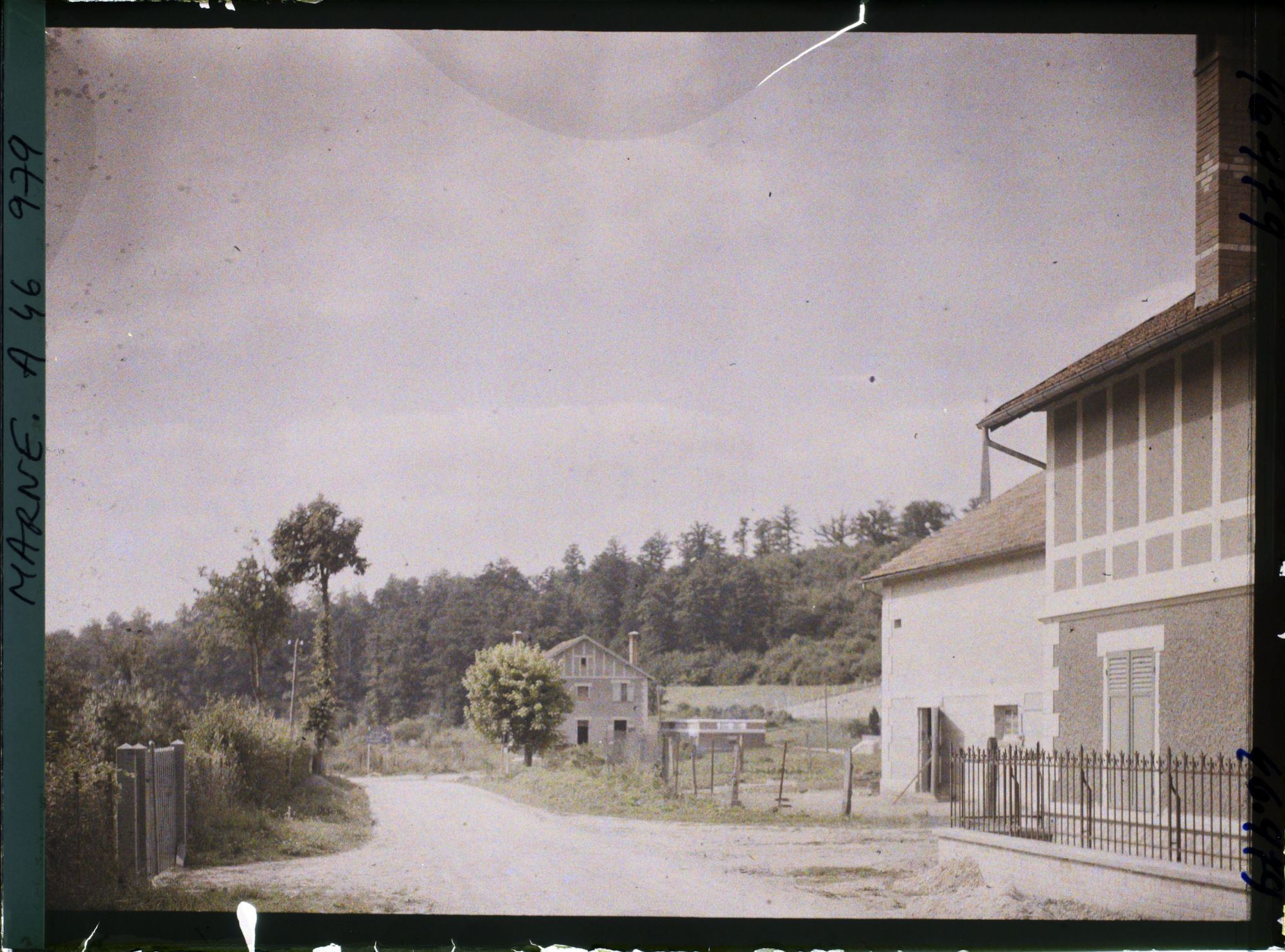 Image représentant France, La Harazée Marne (60 h), Entrée de la Harazée (Don Vienne le Chau)