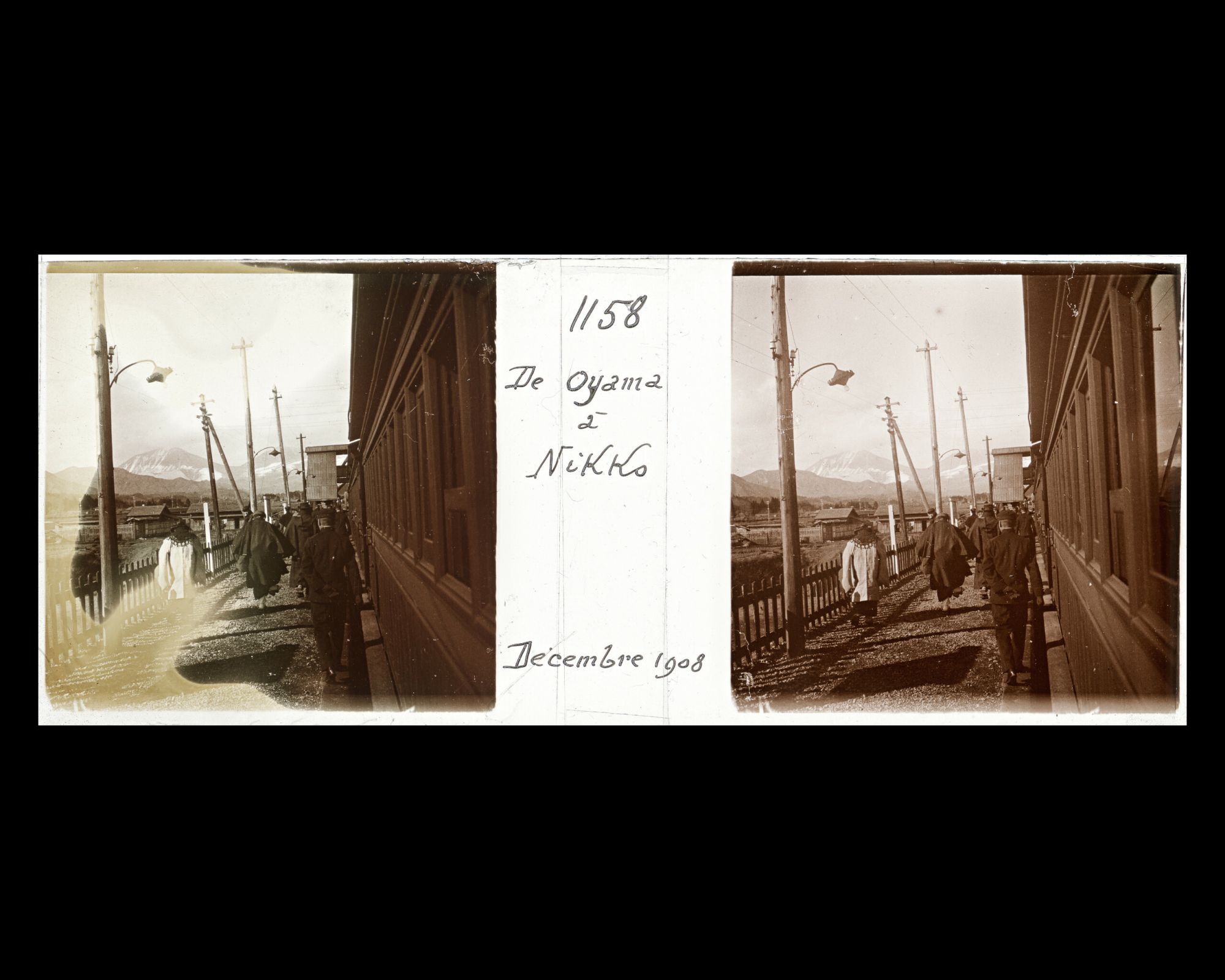 Image représentant Passagers sur le quai de la station