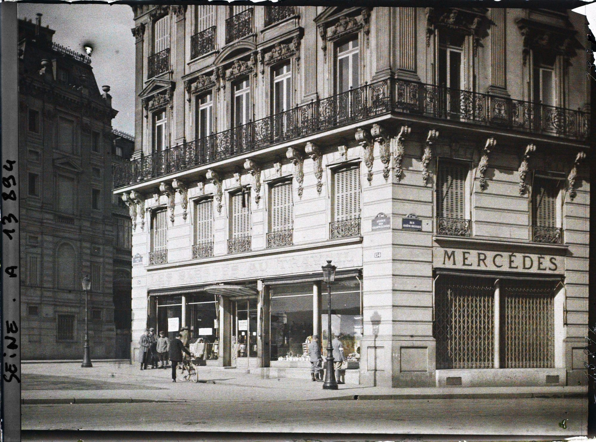 Image représentant Etablissement "Les blessés au travail", 154 avenue des Champs-Elysées, immeuble à l'angle des rues de Tilsitt et Arsène-Houssaye