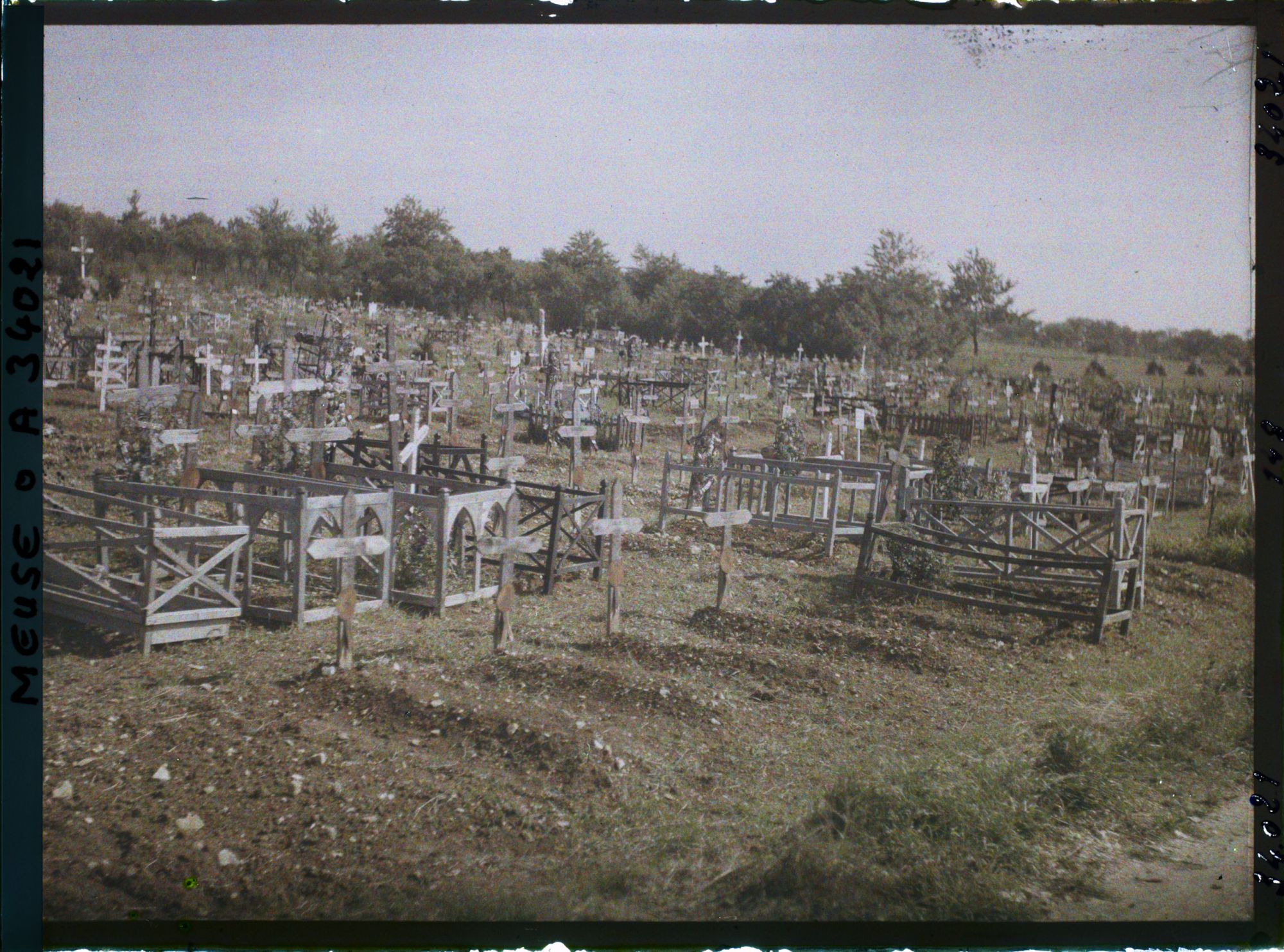 Image représentant France, Glorieux, Un coin du Cimetière