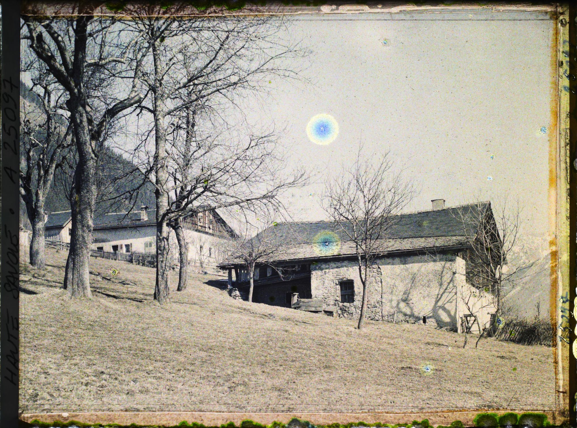 Image représentant France Les Alpes, Moussoux, Vallée de Chamonix, Village des Moussoux - Type de maisons du Pays