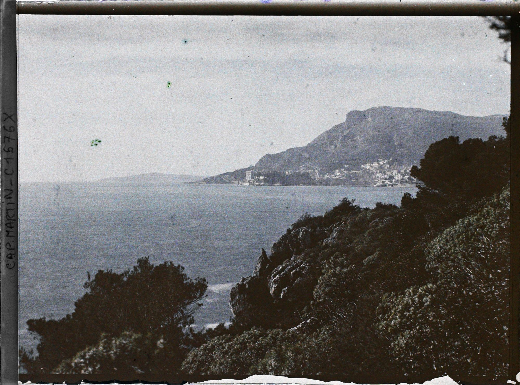 Image représentant Paysage maritime vu en direction de Monaco, à proximité de la villa Kahn, dite villa Zamir