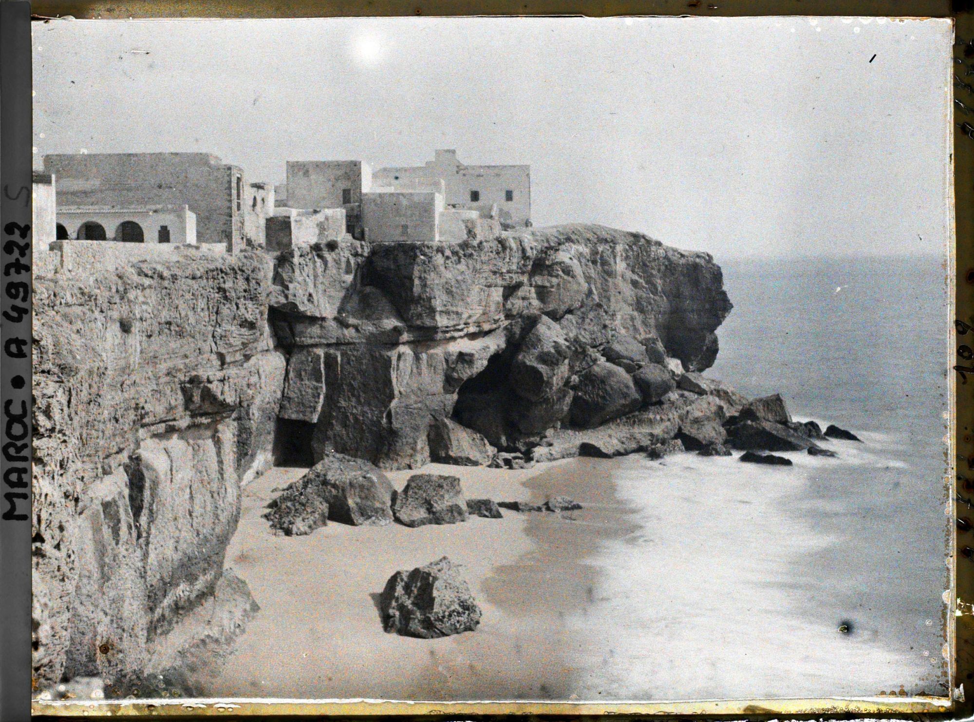 Image représentant Une partie de la ville dominant la mer