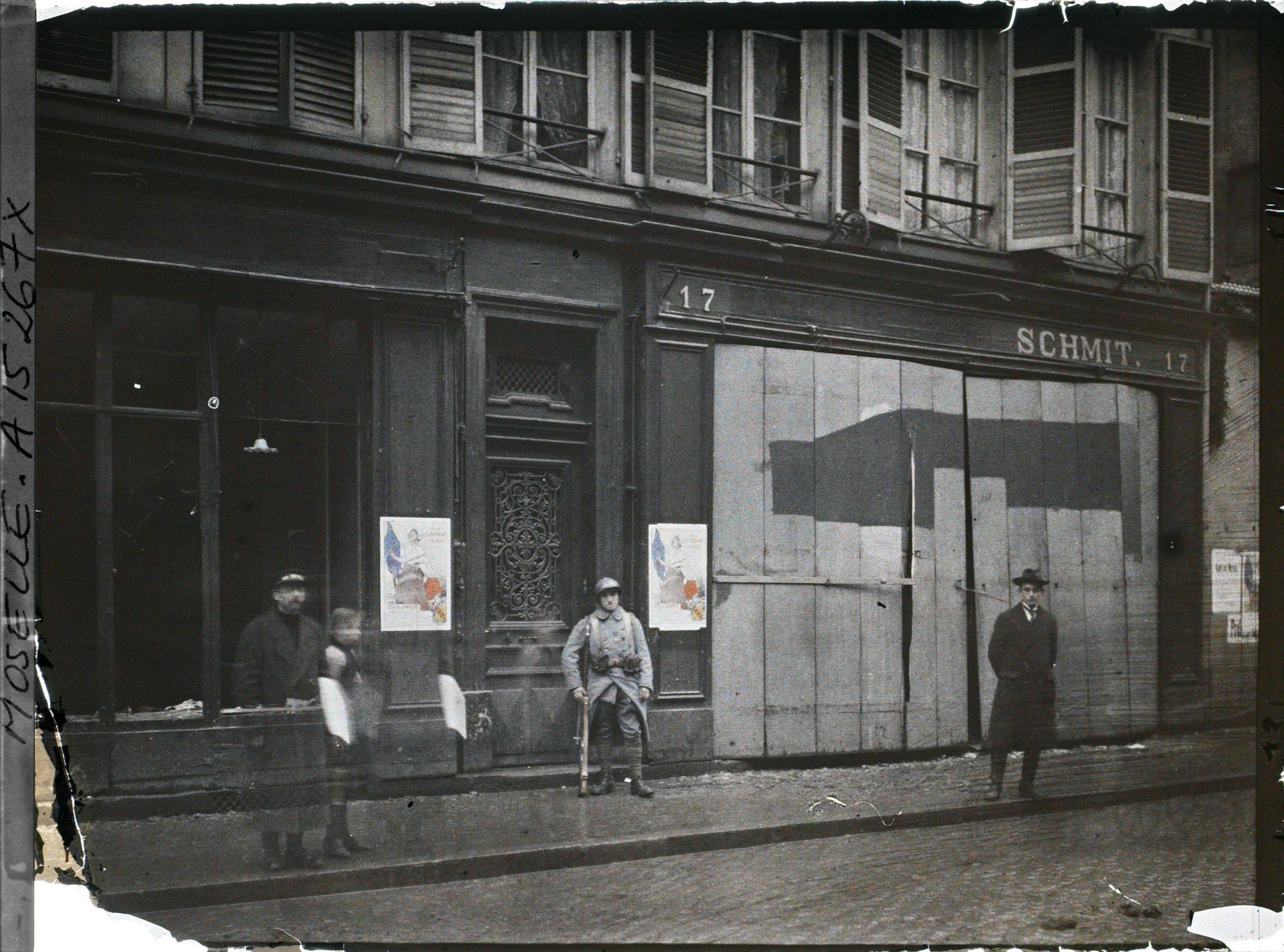 Image représentant La devanture du magasin Schmit au 17 rue Serpenoise