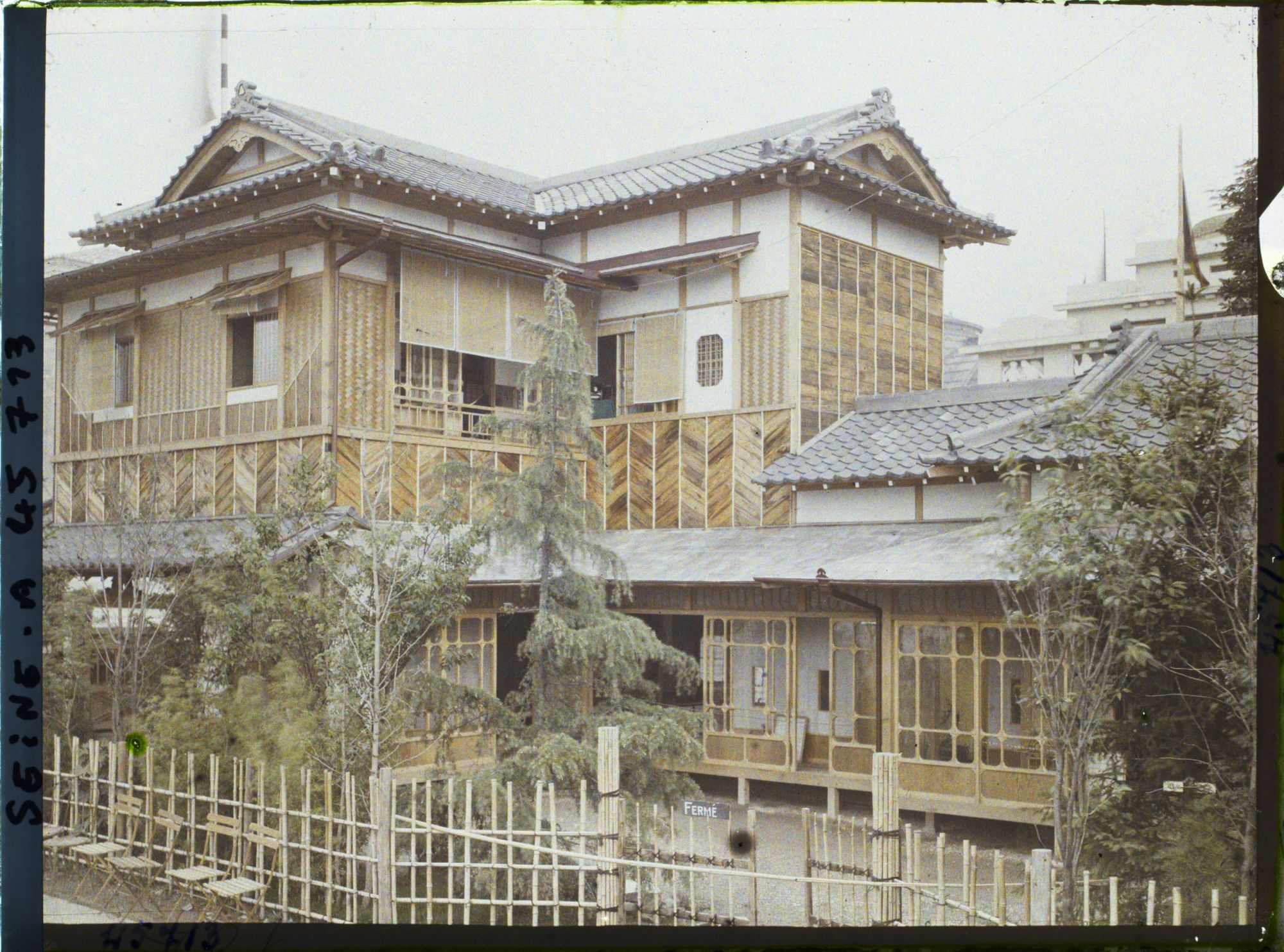Image représentant L'Exposition des arts décoratifs, Pavillon du Japon, sur le Cours-la-Reine