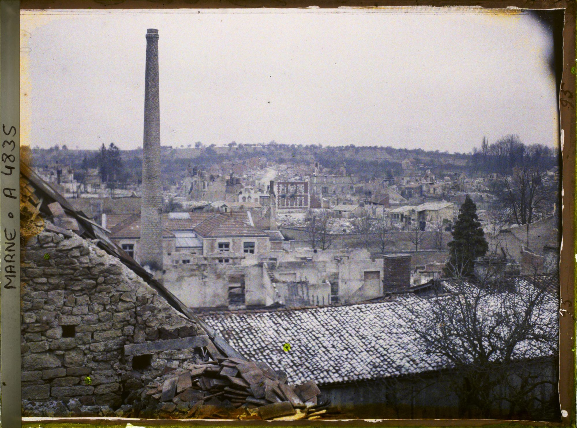 Image représentant Panorama de la ville en ruines vue depuis le clocher de l'église Notre-Dame-de-Sermaize