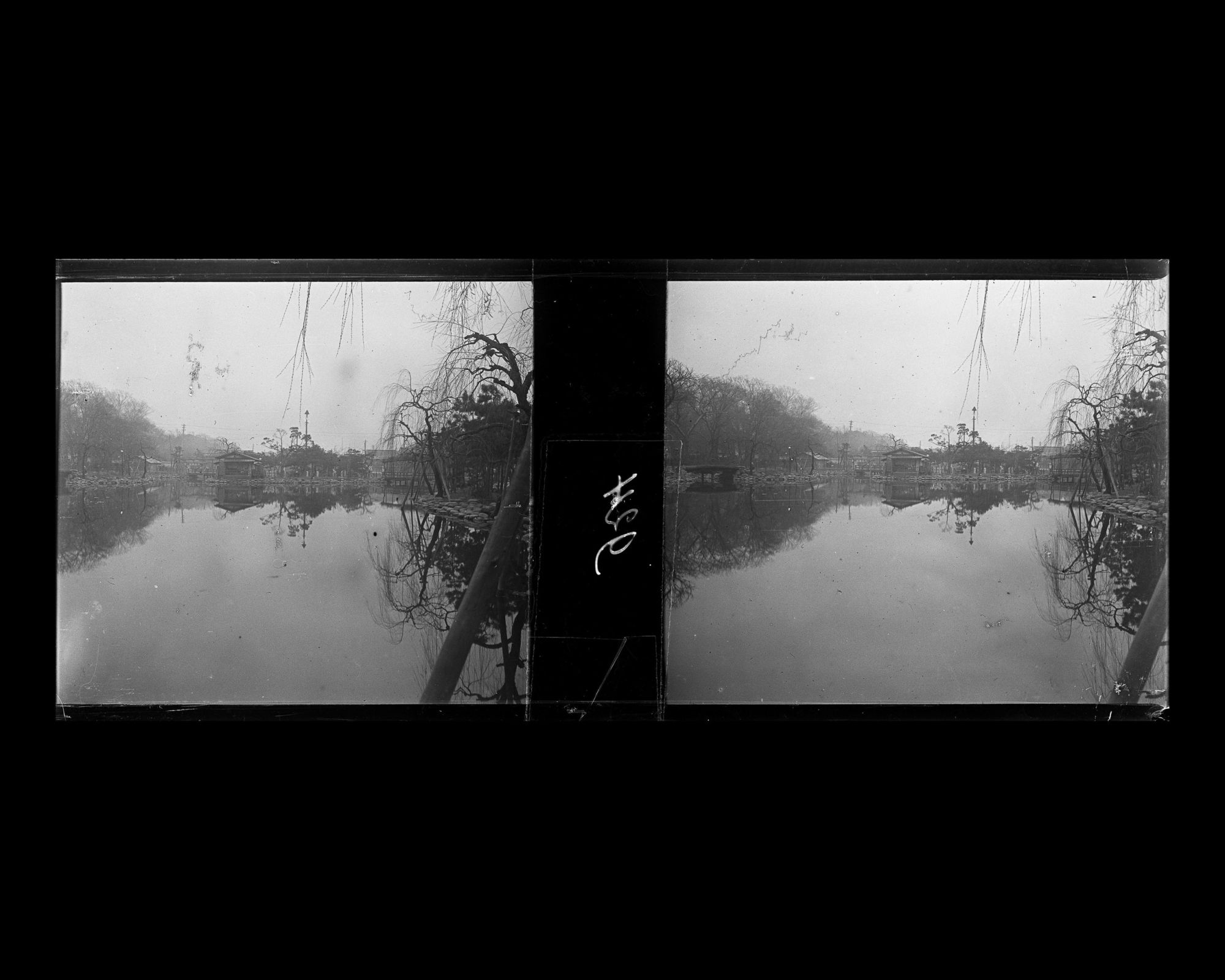 Image représentant L'étang dans le parc d'Asakusa