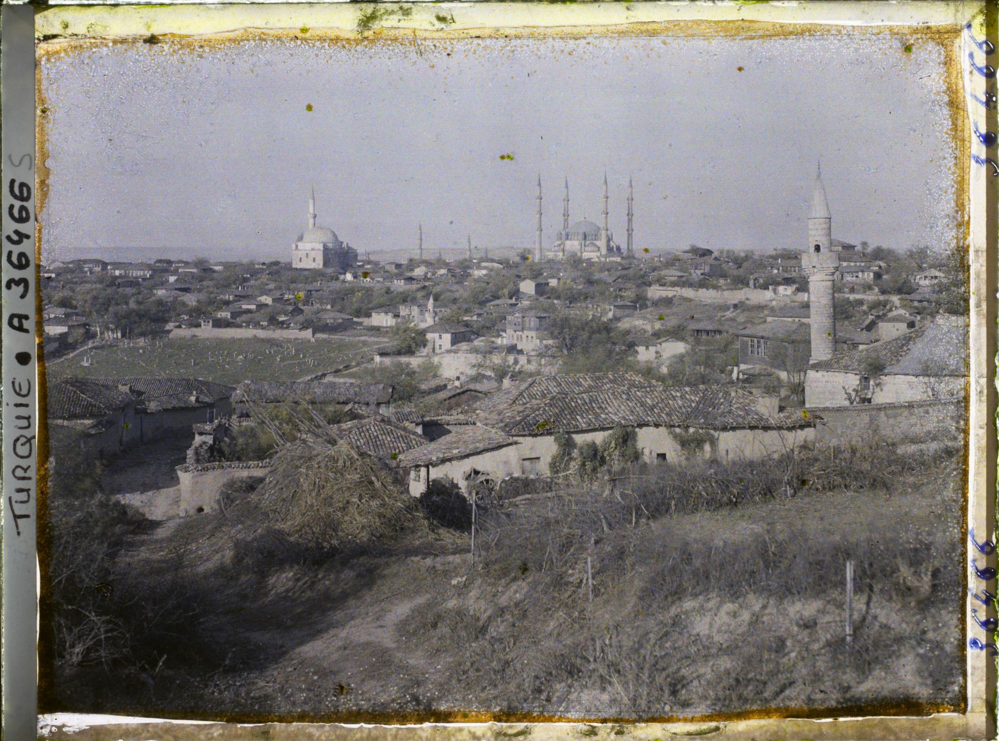 Image représentant Panorama vers la ville avec à l'arrière-plan Selimiye Camii (la Grande Mosquée)
