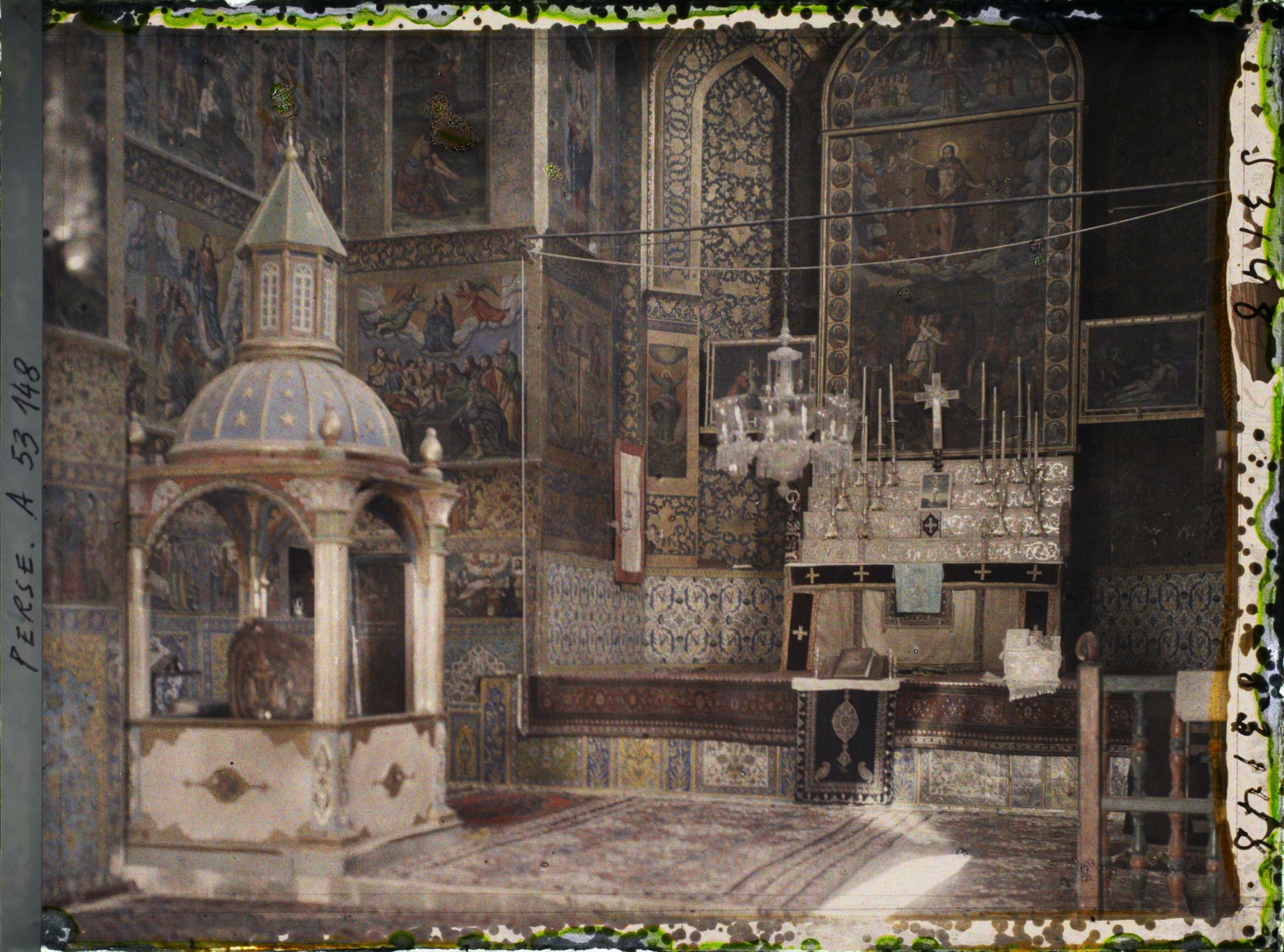 Image représentant Intérieur de la cathédrale arménienne Saint-Sauveur ou cathédrale Vank (XVIIe siècle)