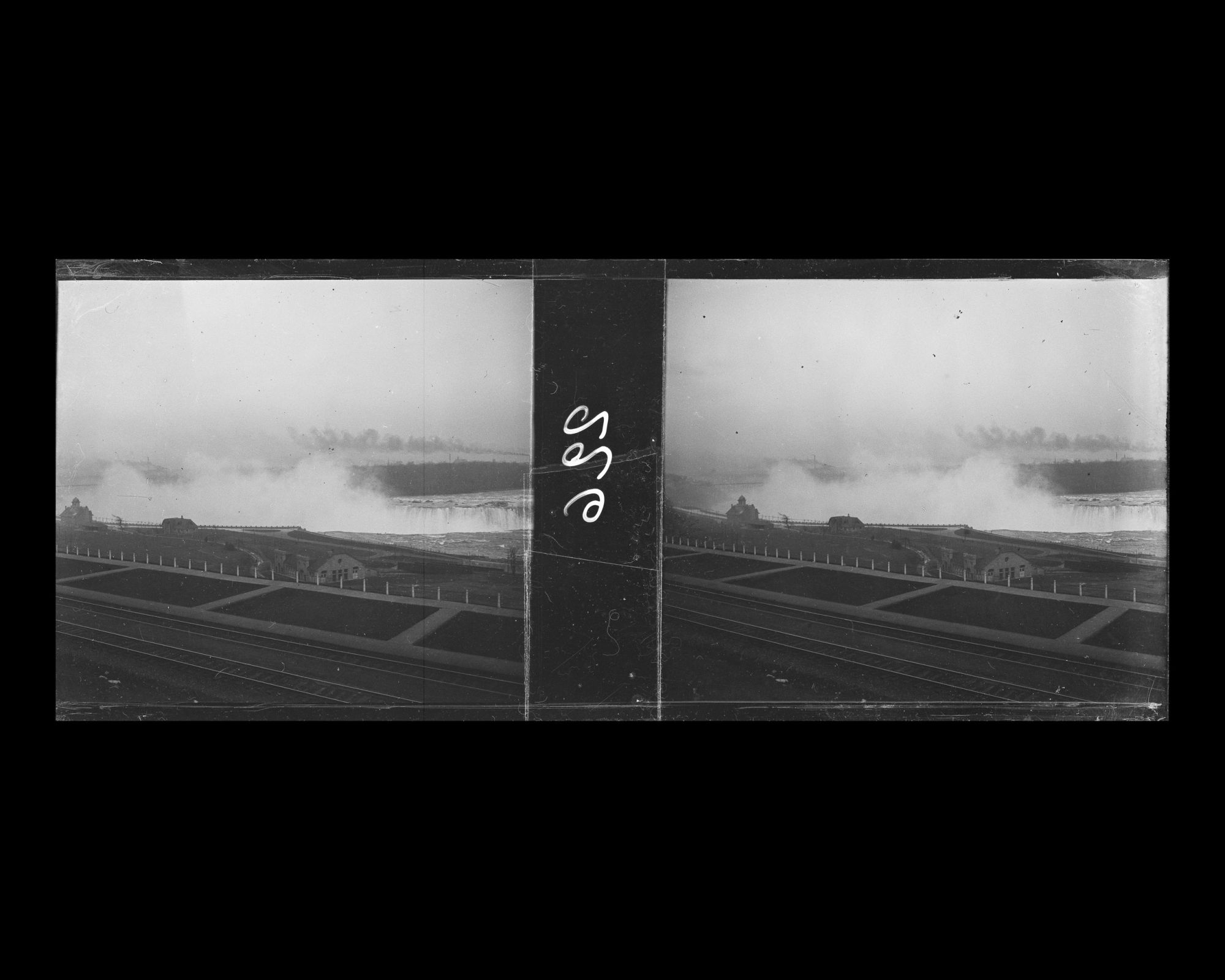 Image représentant Les abords de la chute du Fer à Cheval