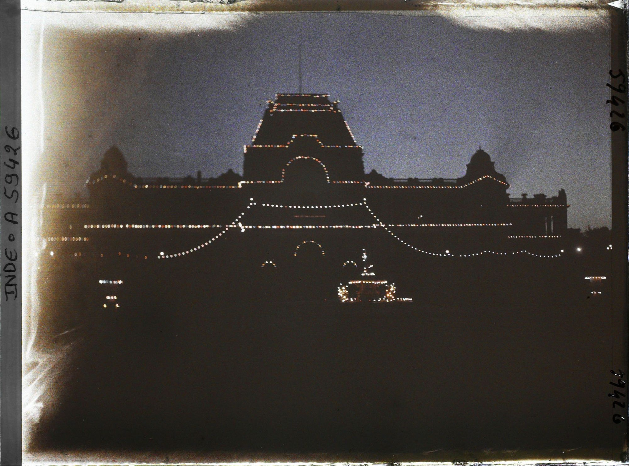 Image représentant Les illuminations du nouveau palais du maharajah Jagatjit Singh