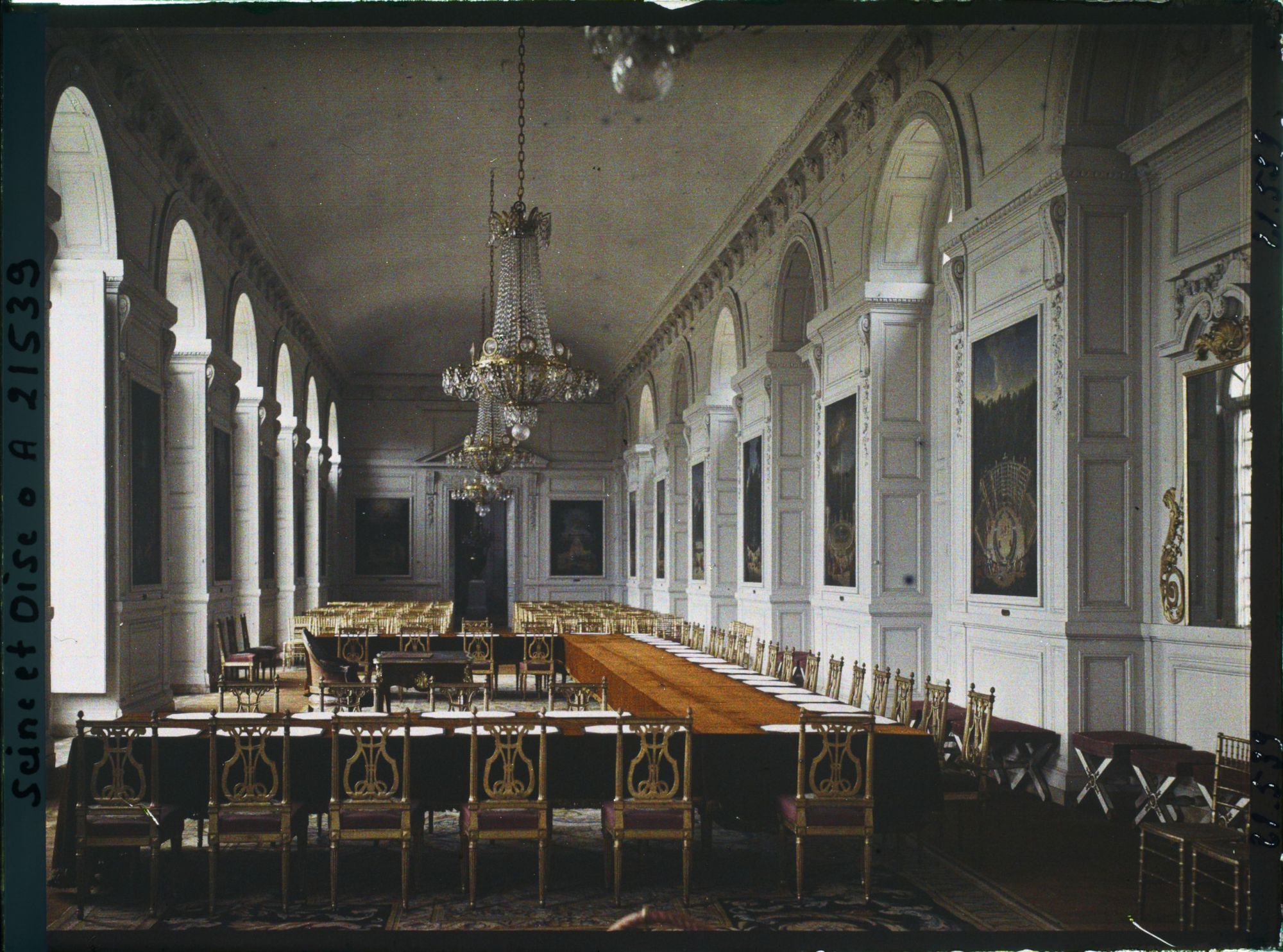 Image représentant France, Versailles, Grand Trianon : Salle de la Signature du traité de Paix avec la Hongrie