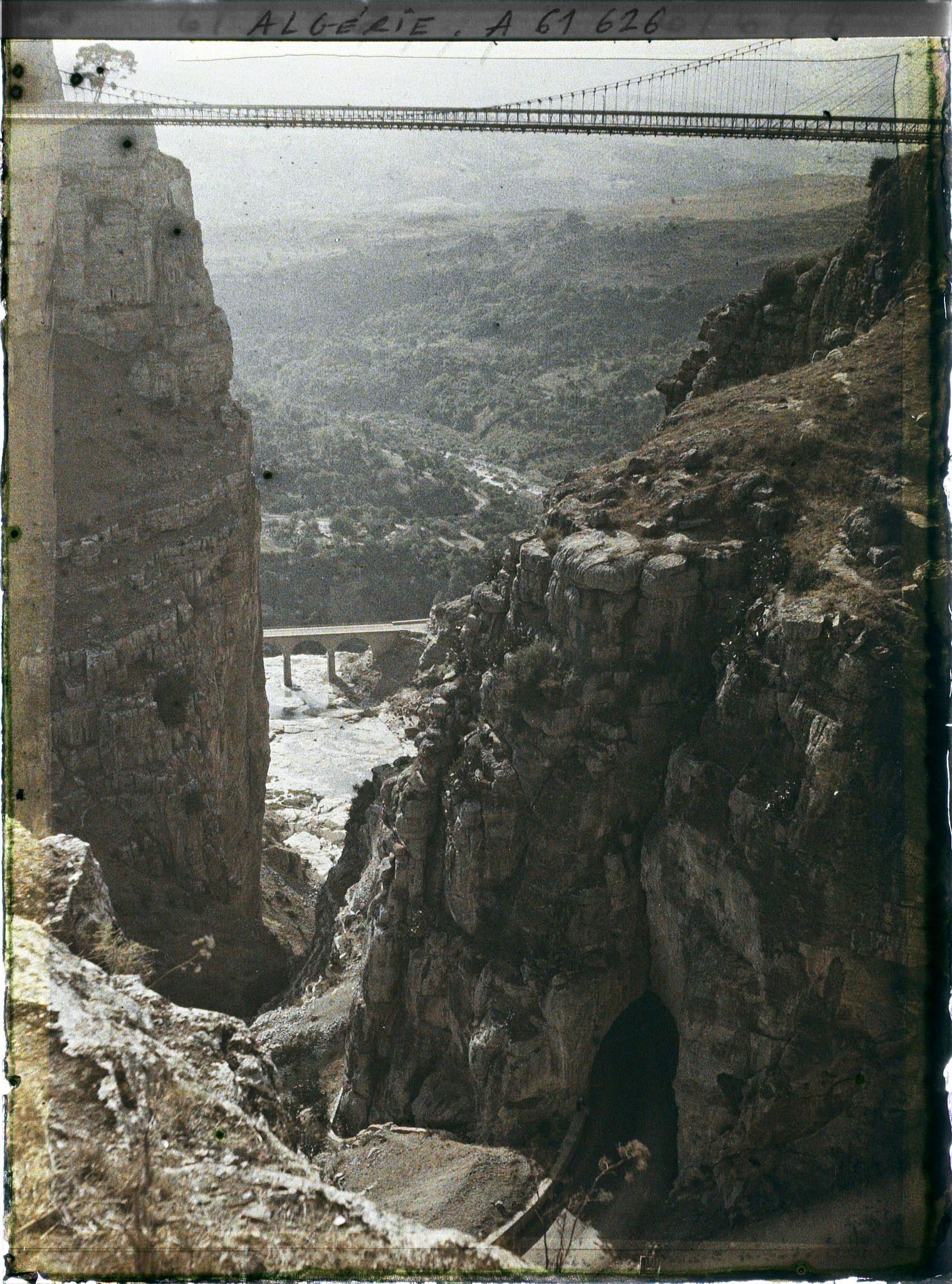 Image représentant Algérie, Constantine, Sortie des gorges du Rhumel