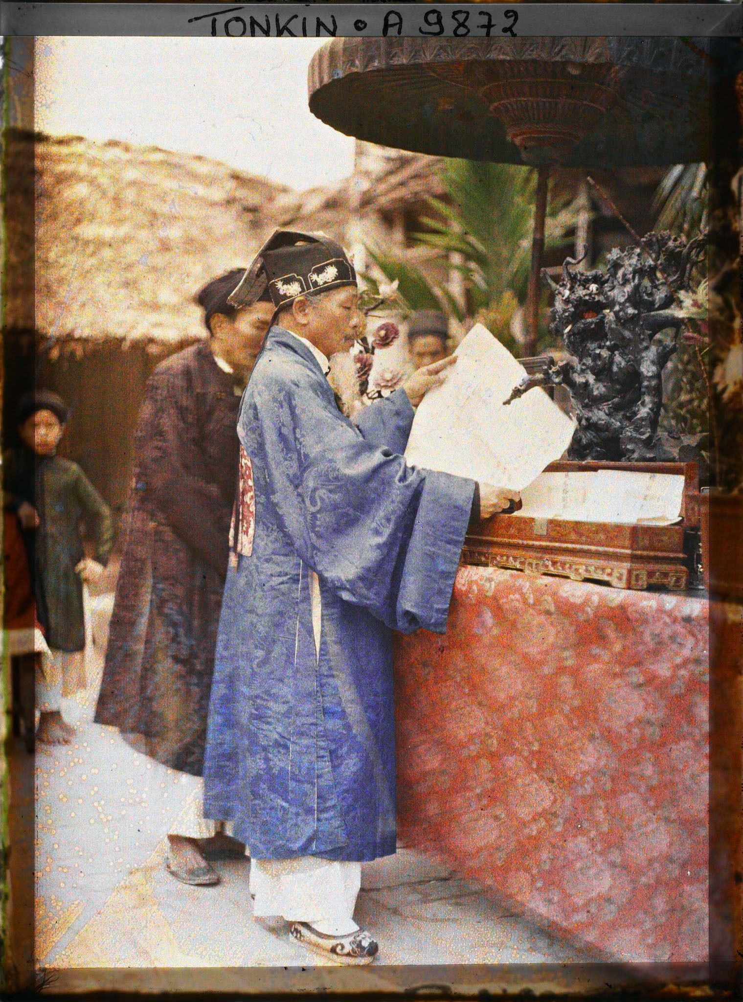 Image représentant Un chef de canton lisant un brevet impérial