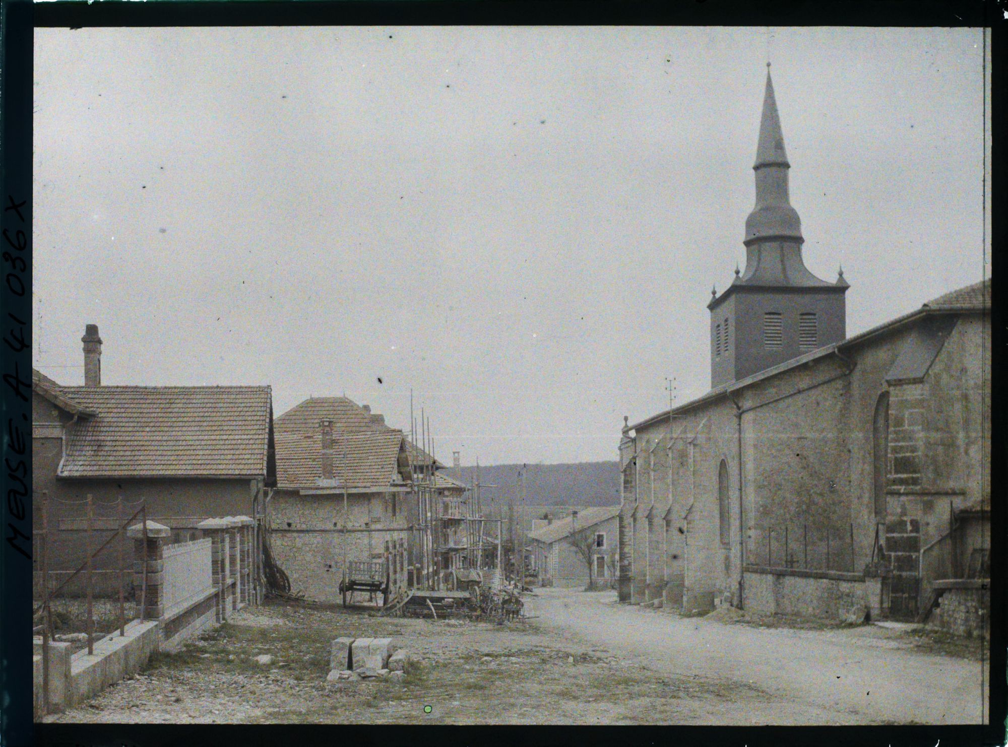 Image représentant France, Neuvilly, Les abords de l'Eglise