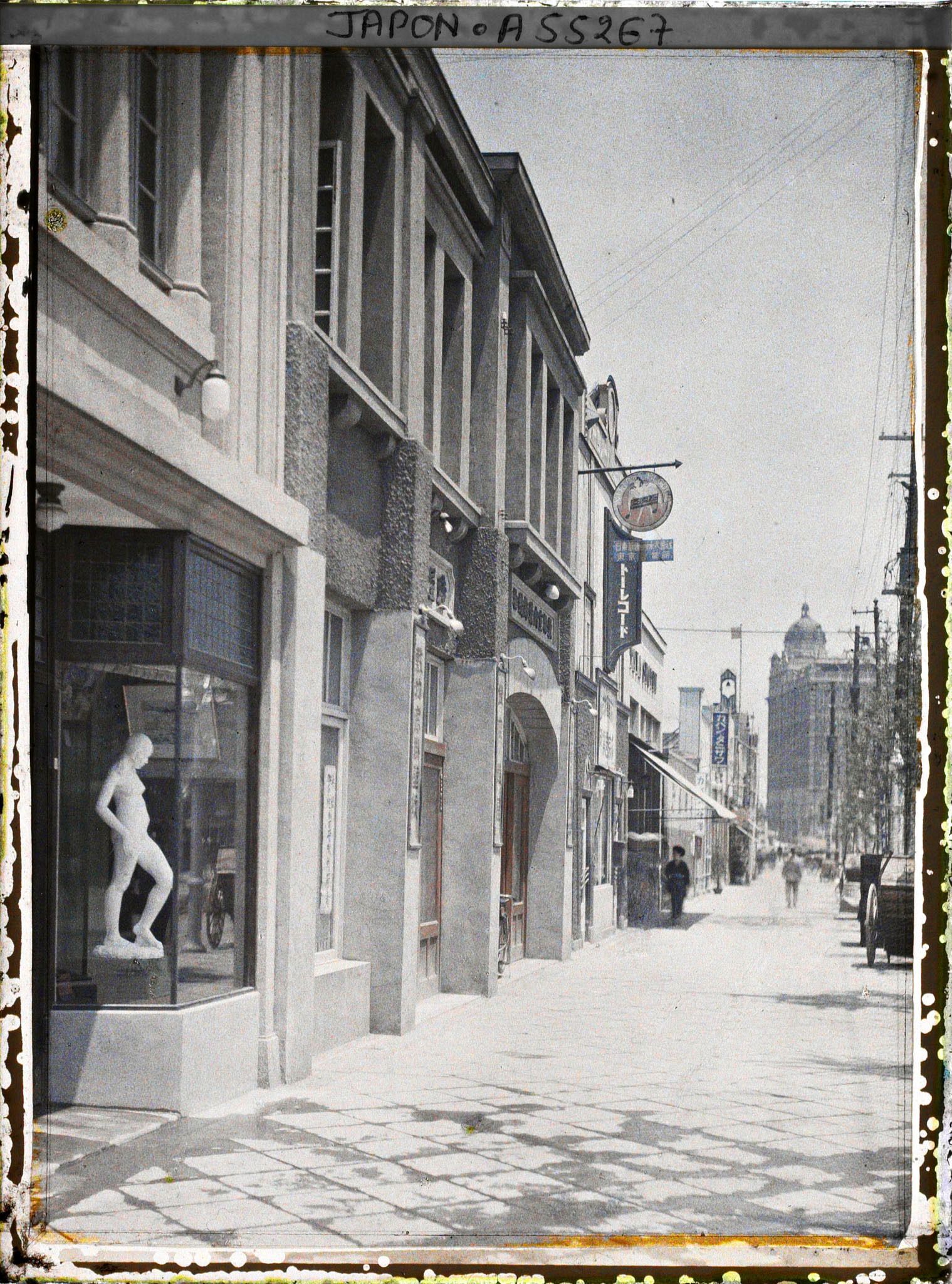 Image représentant Artère principale du quartier moderne Ginza en direction de Kyobashi