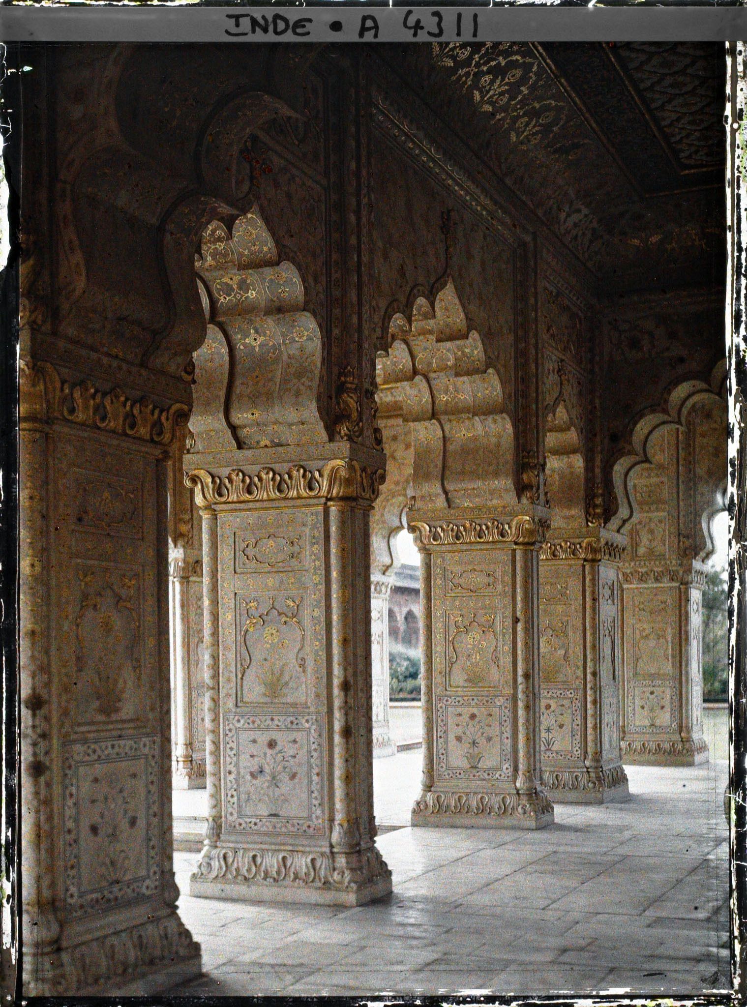 Image représentant Intérieur de la salle des audiences privées (Diwan-i-Khas) dans le fort Rouge (Lal Qila)