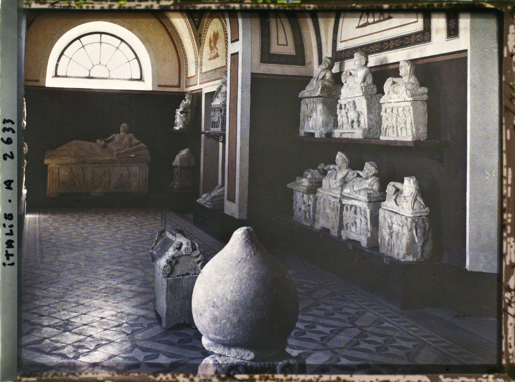 Image représentant Tombes et objets funéraires au musée Guarnacci