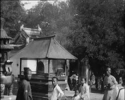 Image représentant Scènes dans la cour du « temple du Pic de l'Est »