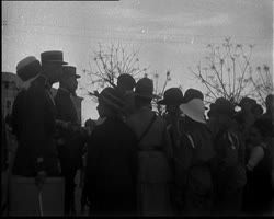 Image représentant Délégation et général Gouraud au nouveau Sérail