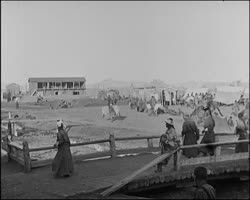 Image représentant Scènes sur un pont et dans l'unique rue de la ville