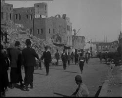 Image représentant Bout à bout de rushes mélangés de la mission du général Gouraud