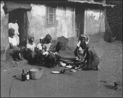 Image représentant Cérémonie de naissance : le choix du nom et sortie rituelle de l'enfant