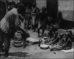 Image représentant Pratiques divinatoires : détermination du signe de Fa à des enfants