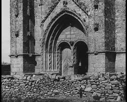 Image représentant Rochers, sortie d'église et soleil couchant
