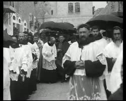 Image représentant Le cardinal Dubois à la basilique de la Nativité