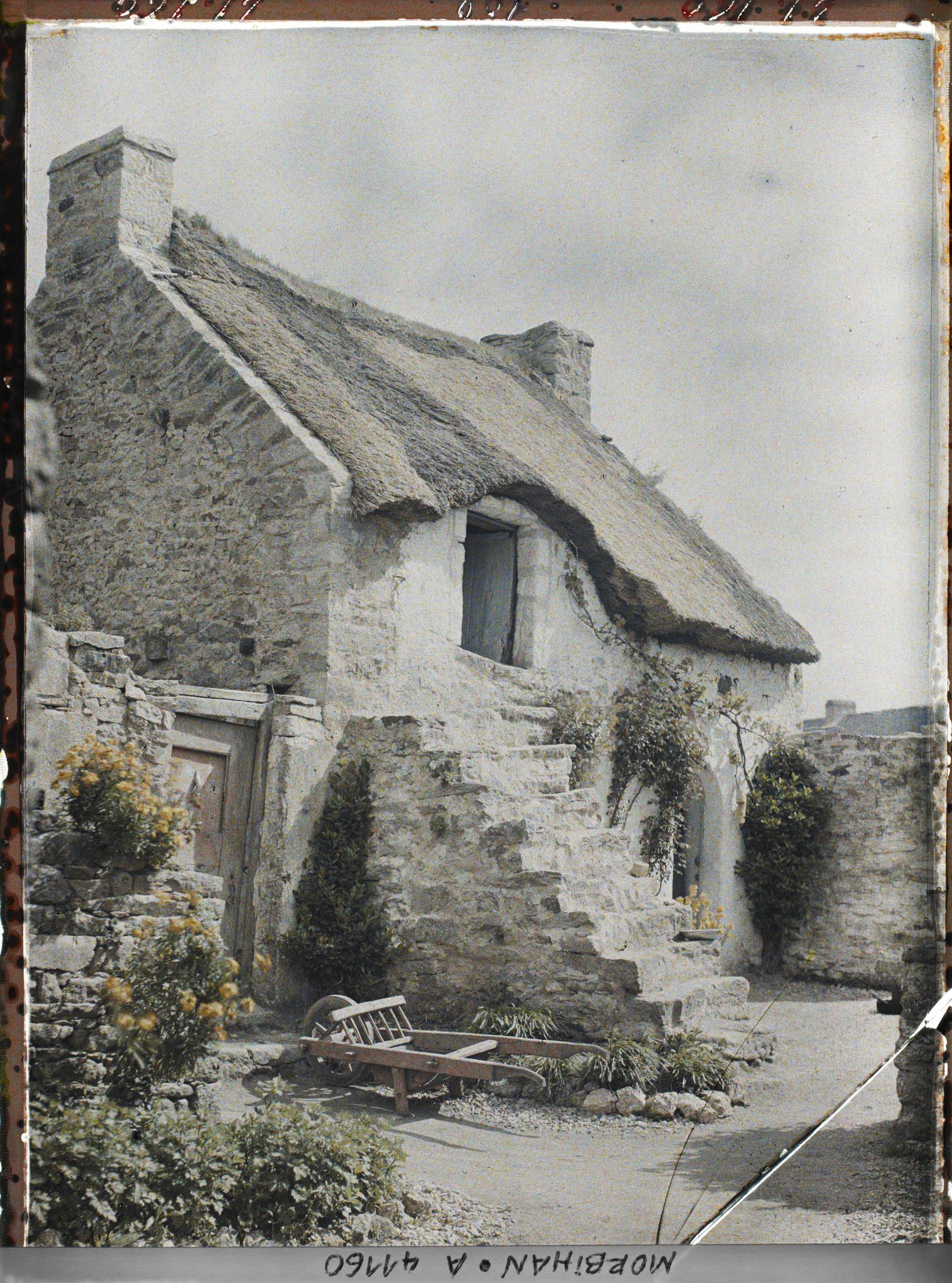 Image représentant Maison du bourg de Locmiquel avec un escalier extérieur