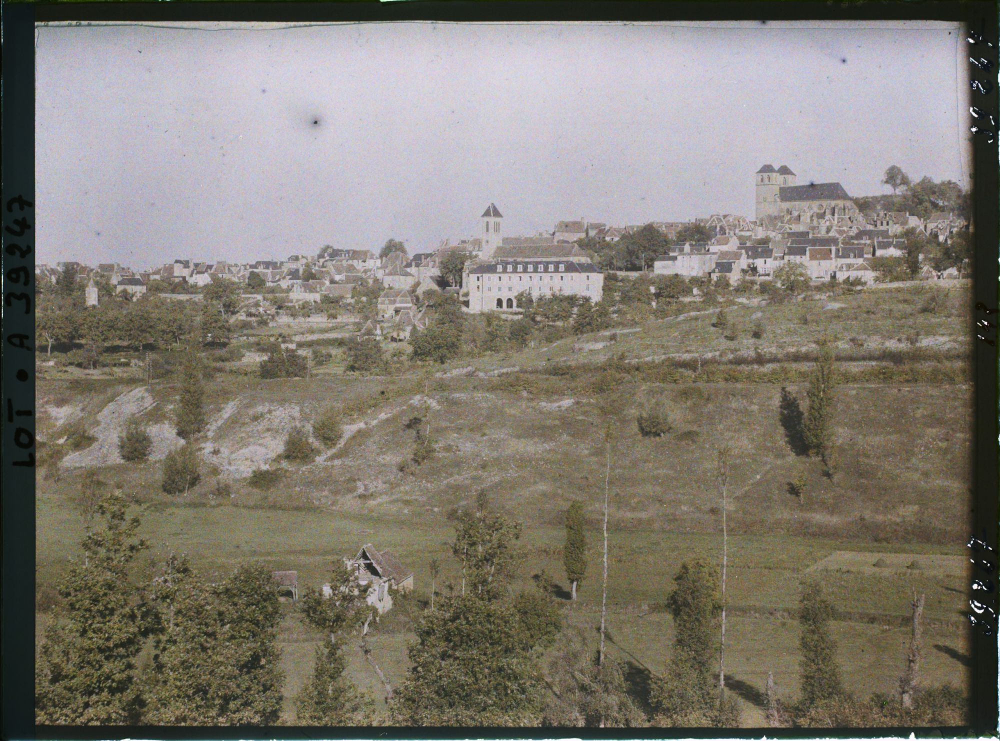 Image représentant France, Gourdon (Lot), Vue d'ensemble sur Gourdon prise du sud est
