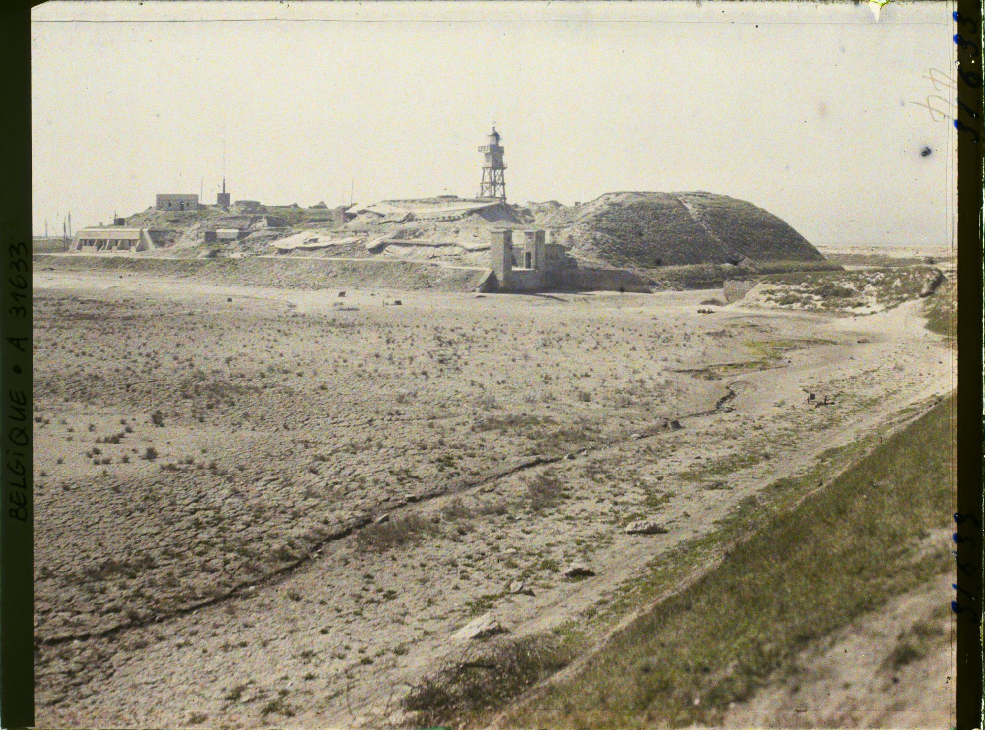 Image représentant Belgique, Ostende, Ouvrage Allemand à droite de l'entrée du Port