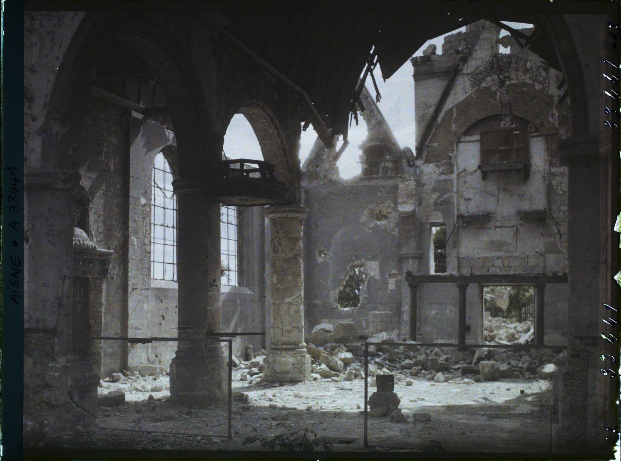 Image représentant France, Chauny, Intérieur de l'Eglise vu vers la sortie