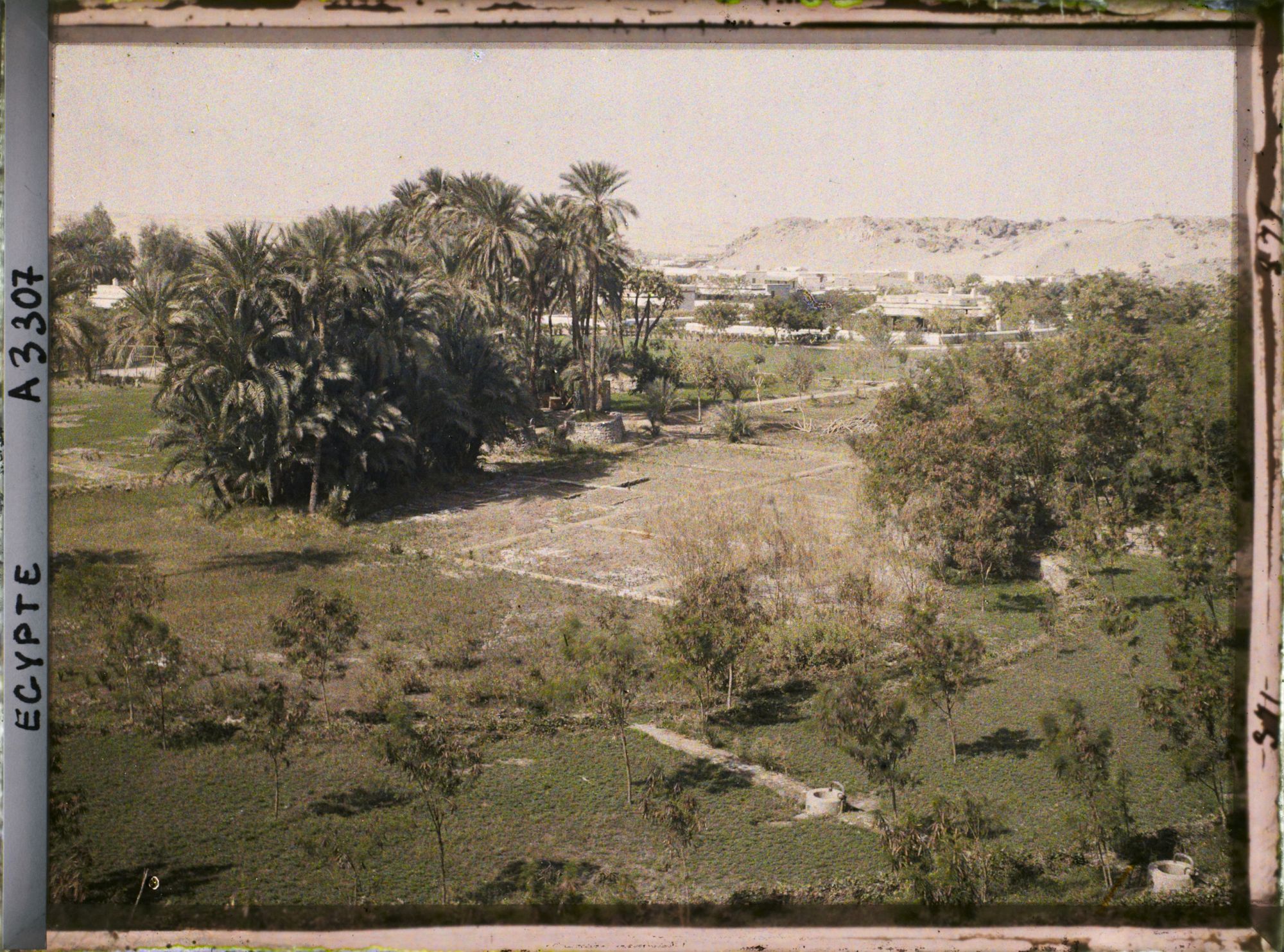Image représentant Panorama sur un village près du site archéologique