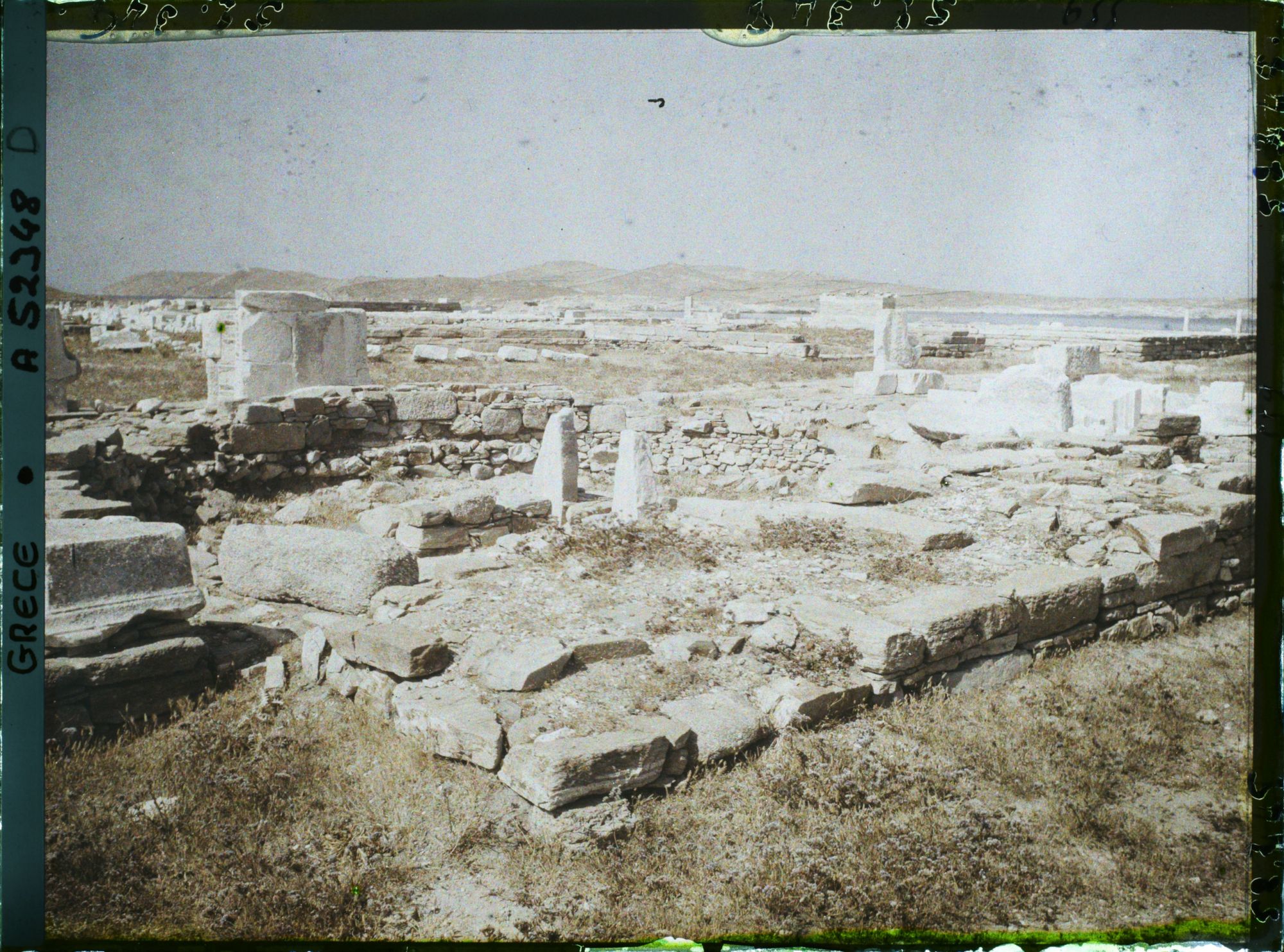 Image représentant Ossuaire Mycénien - Tombeaux des Vierges hyperboréennes, Compagnes d'Artémis