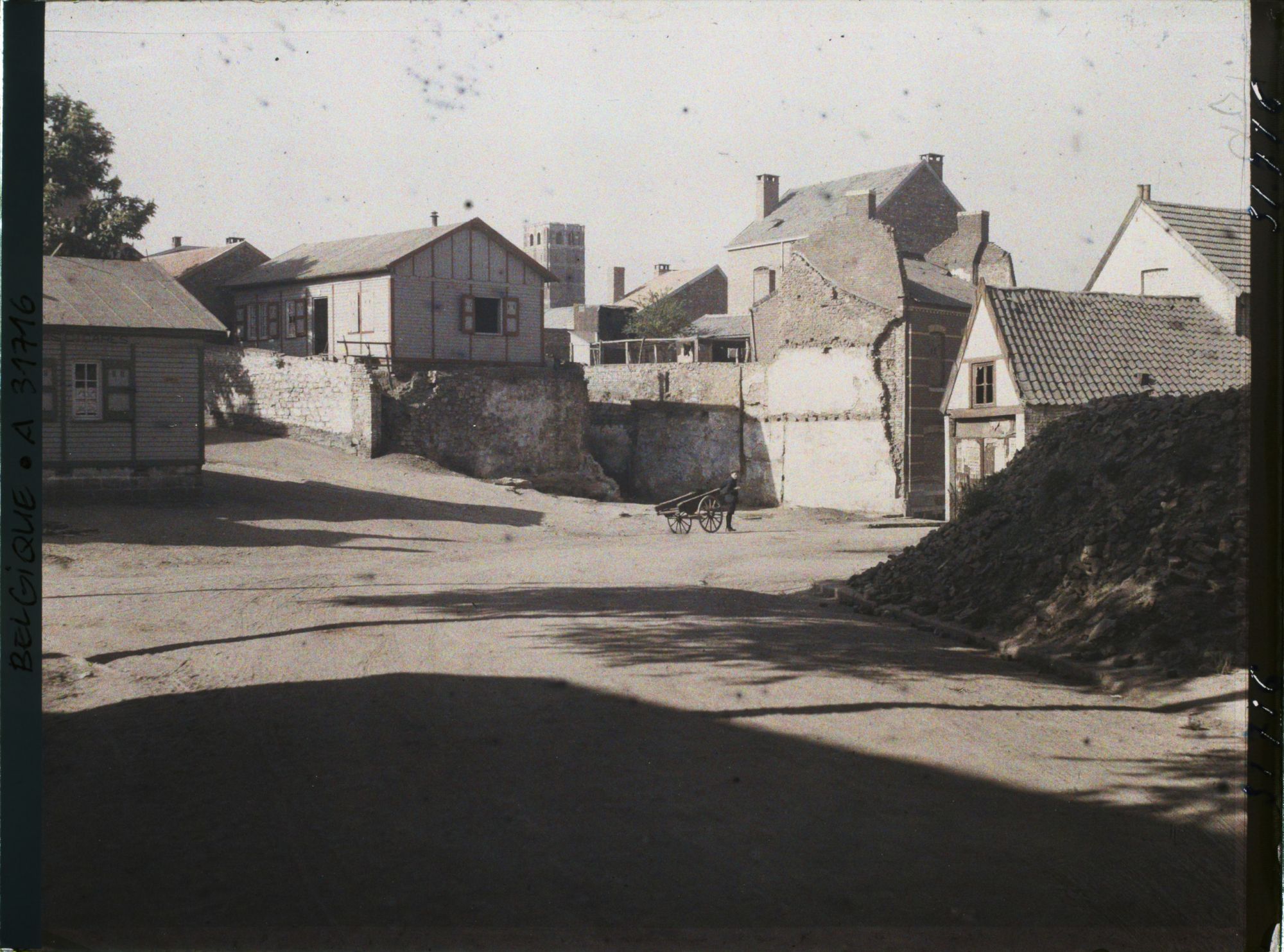 Image représentant Belgique, Visé, Vue vers l'Ecole moyenne de l'Etat