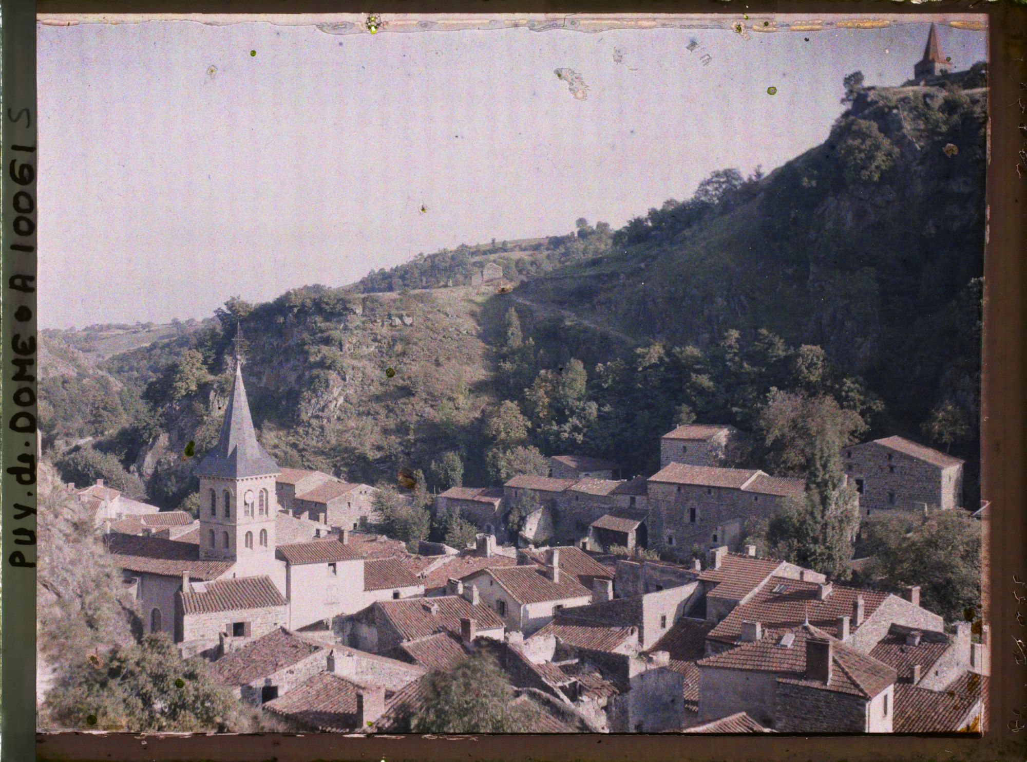 Image représentant France, St Floret, Vue d'ensemble sur le Village