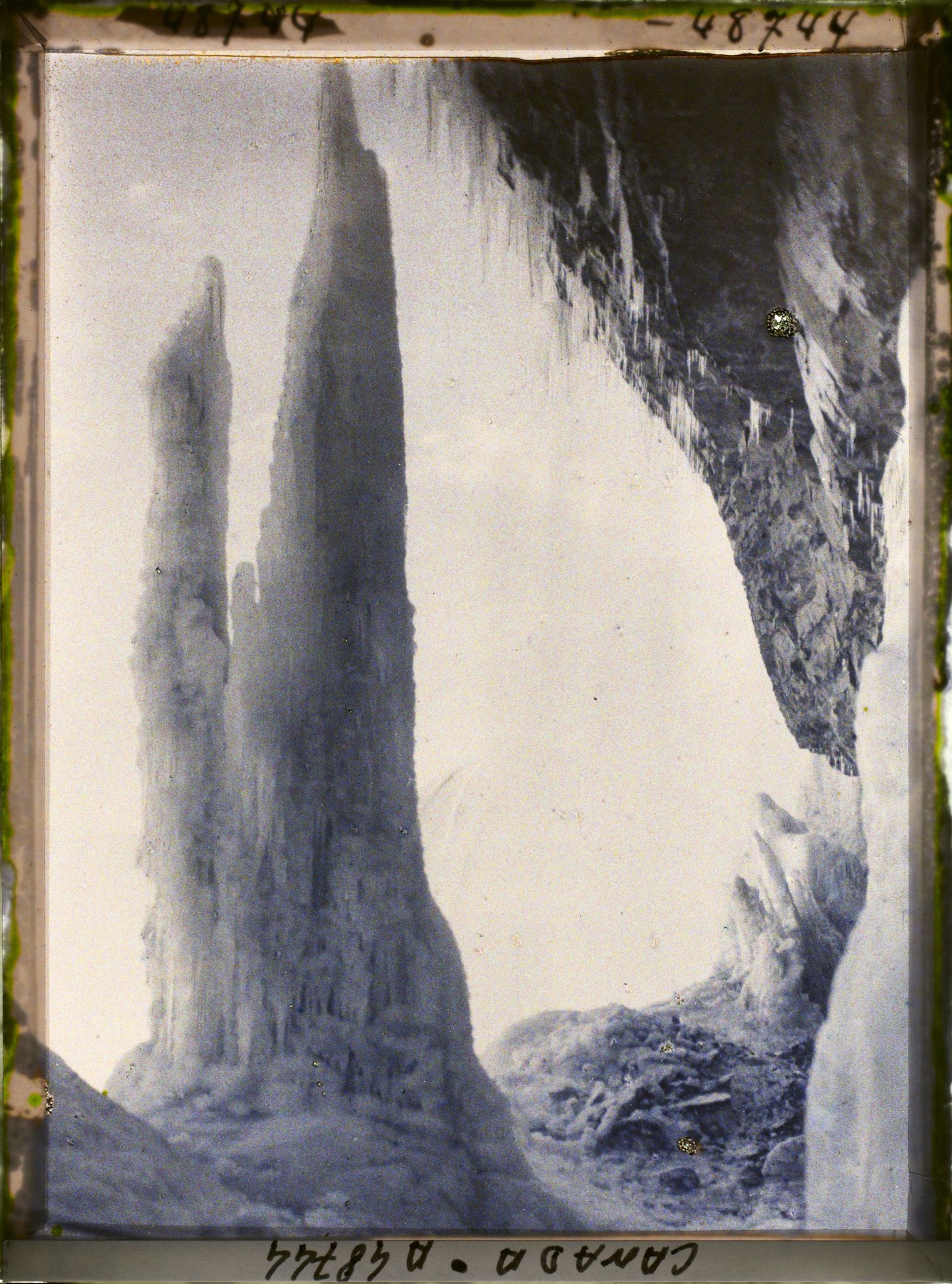 Image représentant Canada, Niagara, Stalagmites sous la Chute
