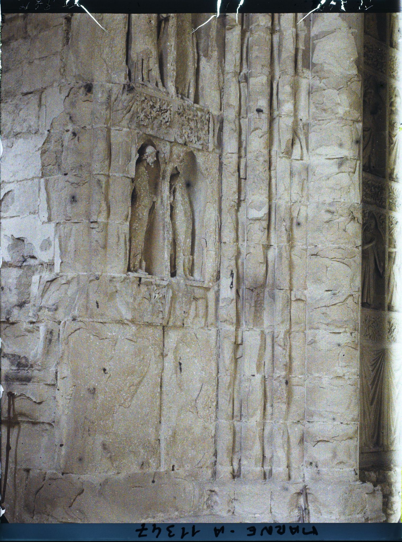 Image représentant Détail du porche droit de la cathédrale