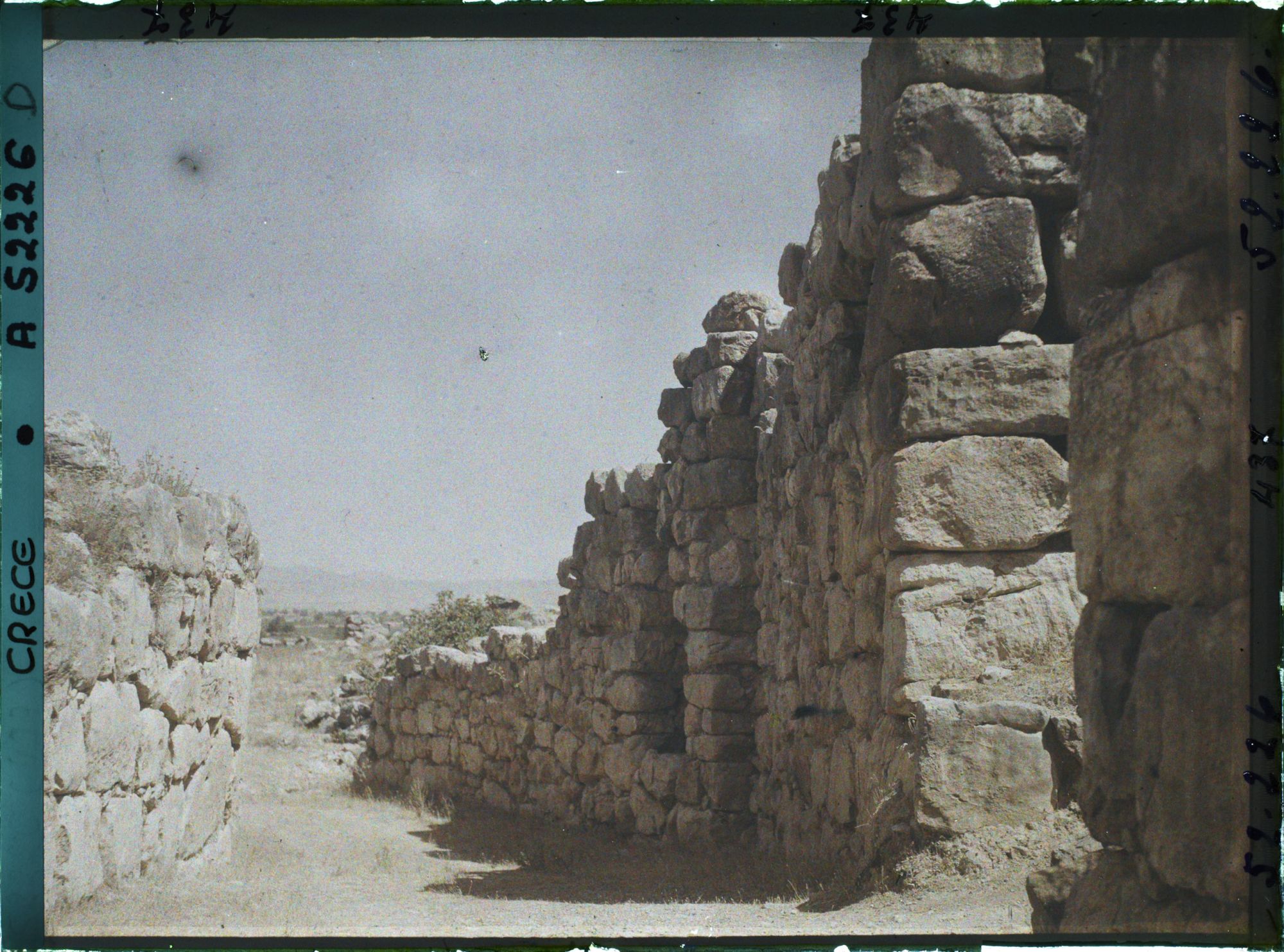Image représentant Après une porte de la citadelle, entre les enceintes extérieure et intérieure
