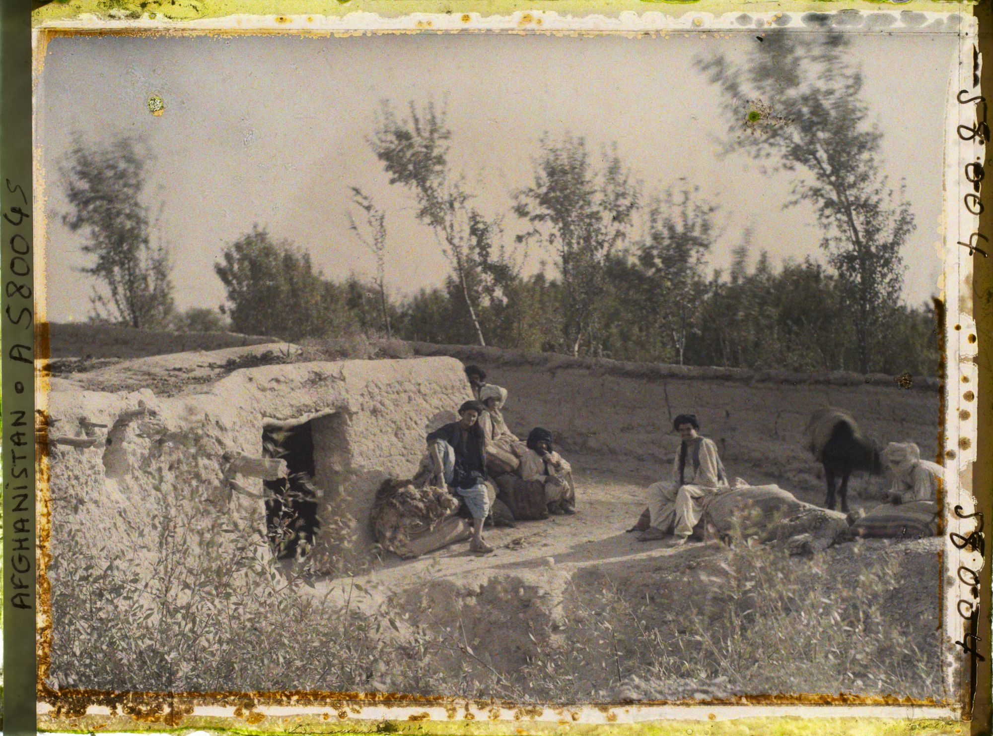 Image représentant Paysans attendant leur farine au moulin hydraulique