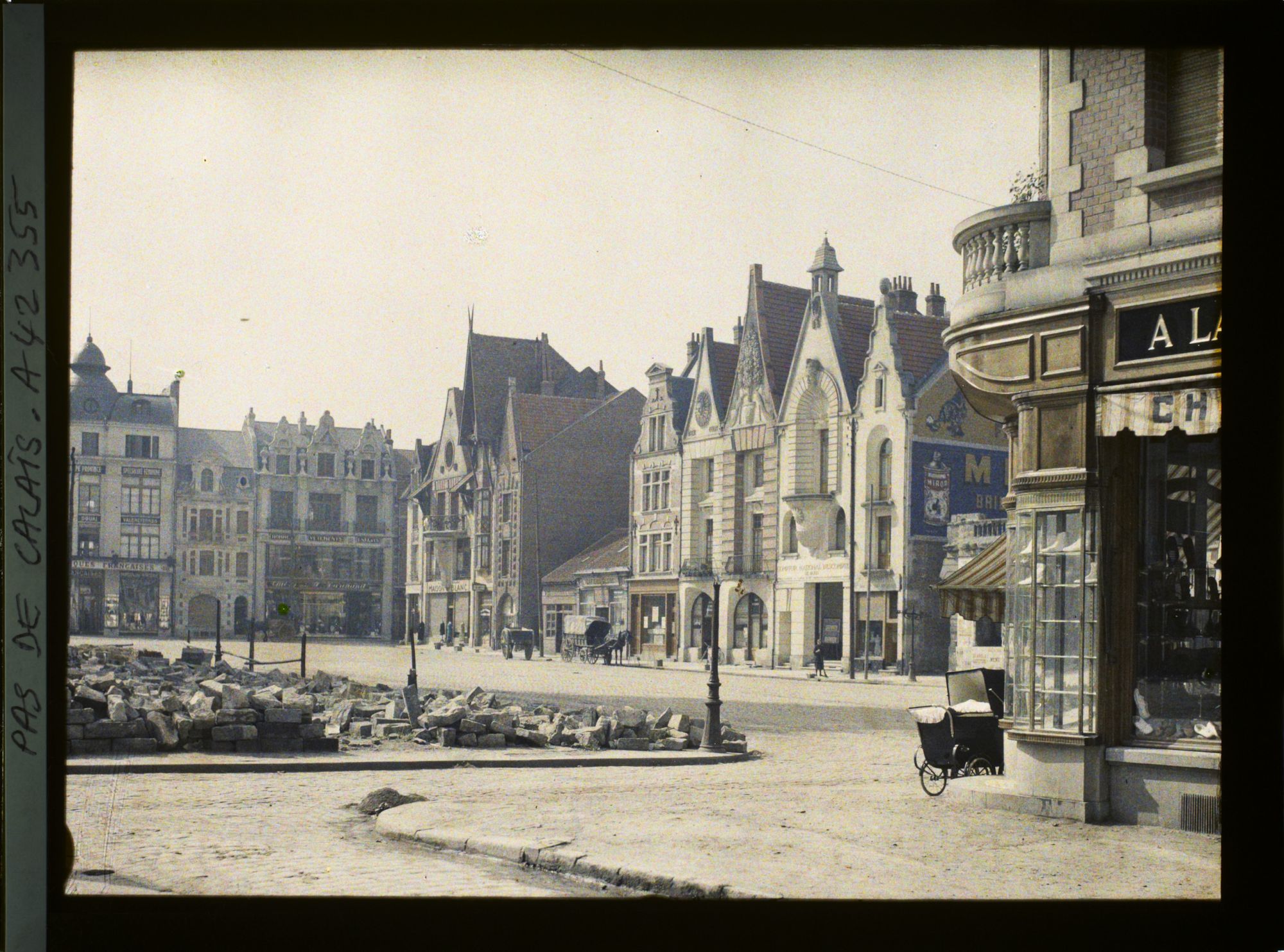 Image représentant France, Bethune, Grande Place, Vue de la rue du Carillon