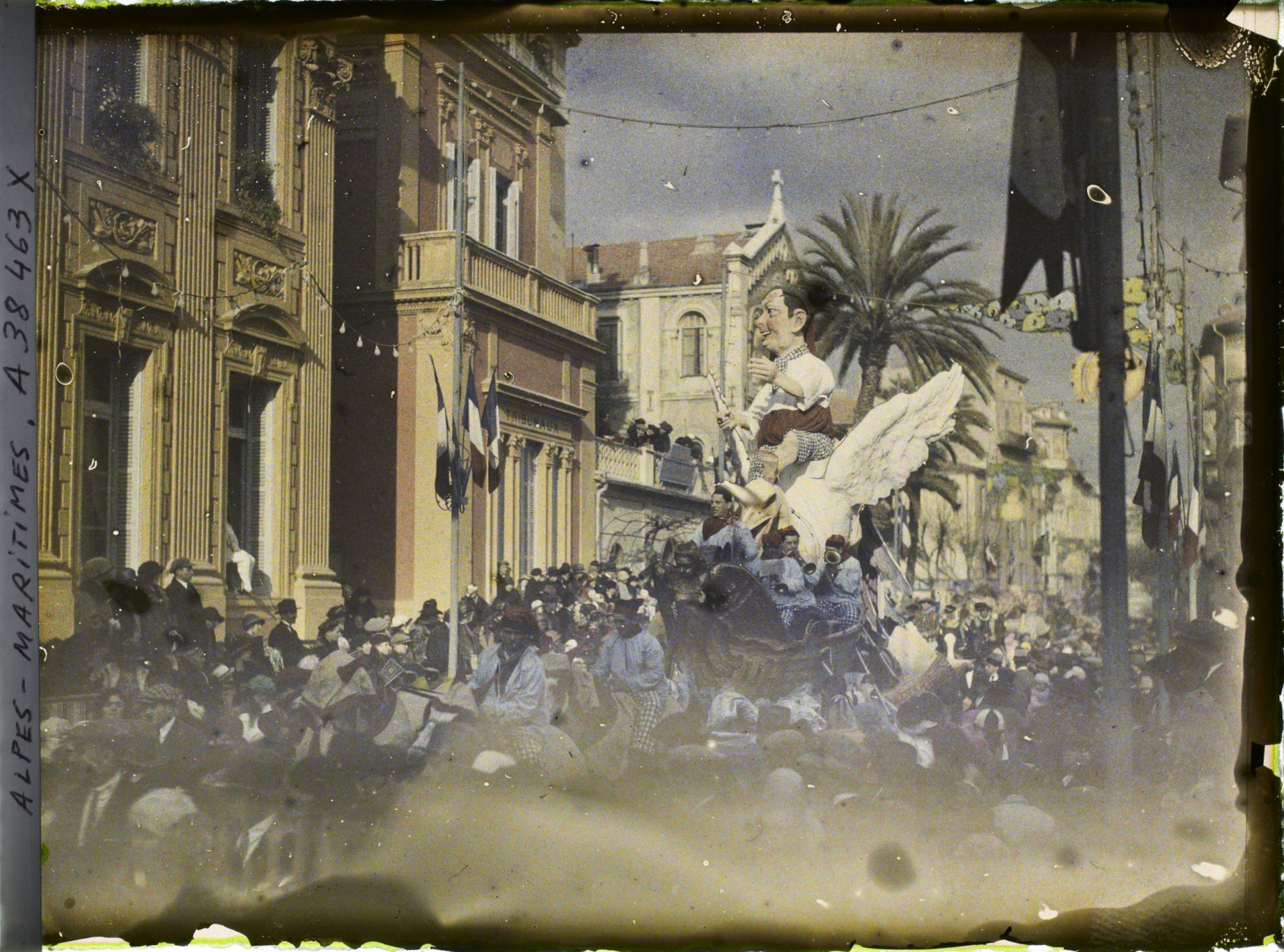 Image représentant Le défilé du carnaval, thème le pêcheur Niçois berné