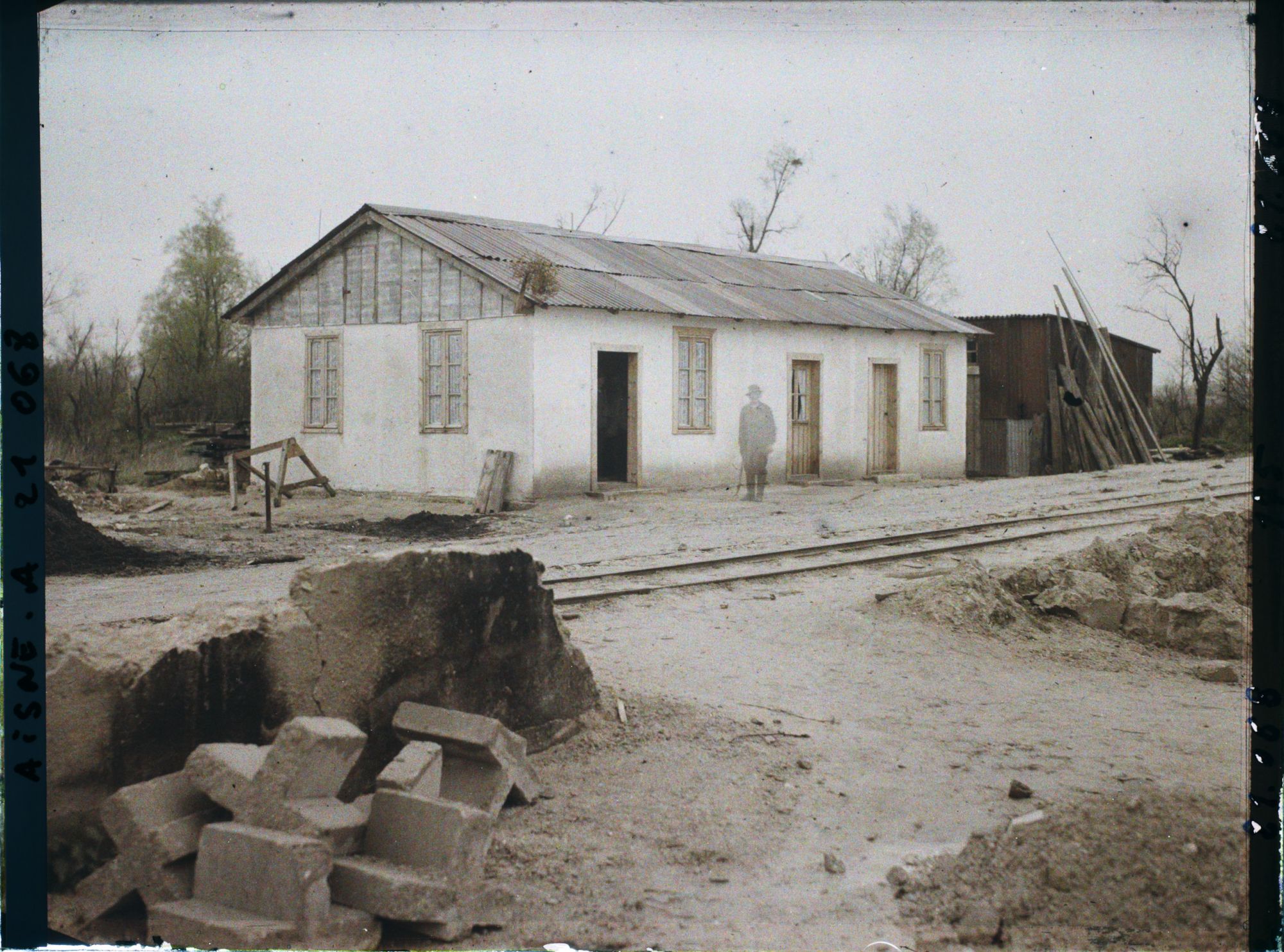 Image représentant France, Condé s/ Suippe, Maison neuve dans les ruines